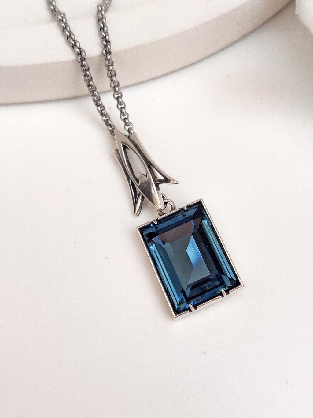 Кулон на цепочке "Бонапарт "