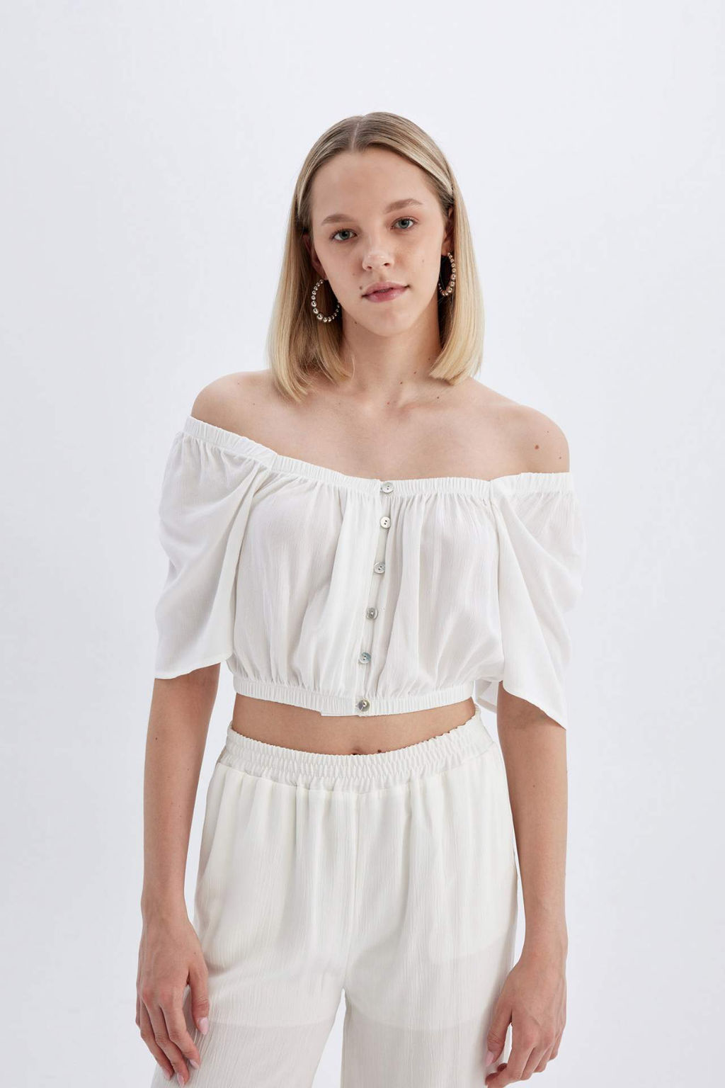 Regular Fit Kare Yaka Krink?l Viskon K?sa Kollu Bluz - Defacto фото 2