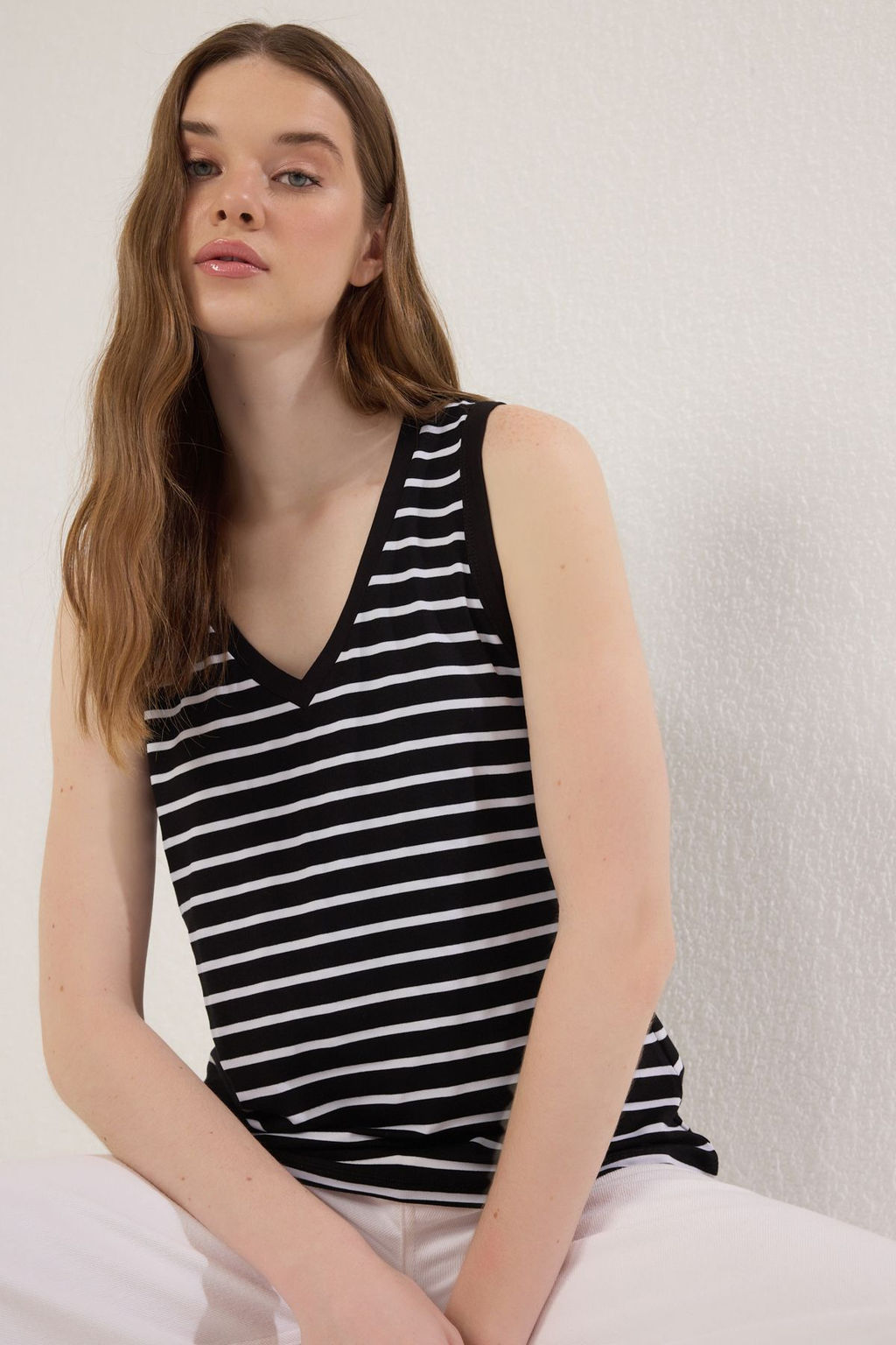 TRENDYOLMILLA Siyah Cizgili Regular/Normal Kal?p V Yaka Orme Atlet TWOSS25AL00033 фото 2