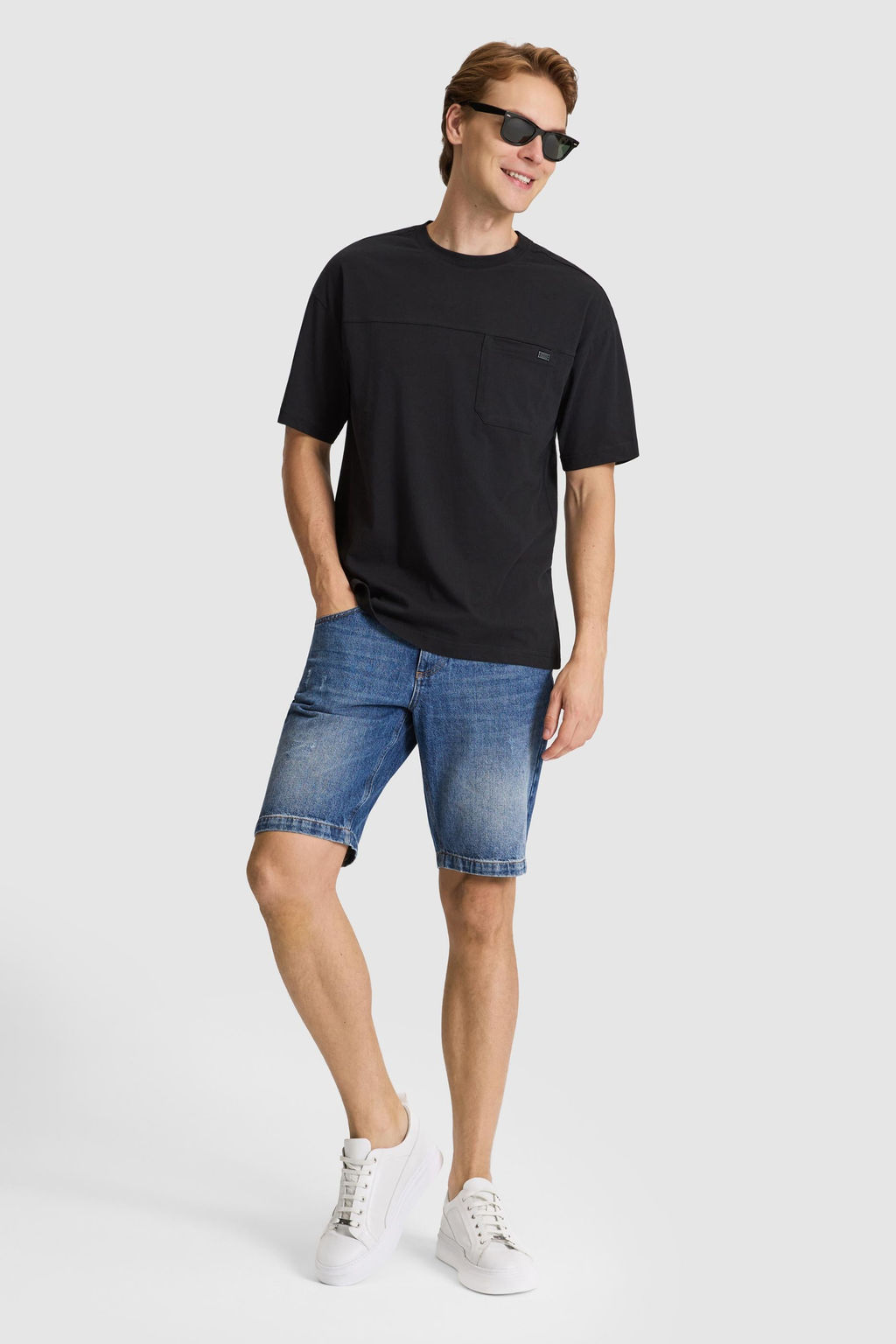 Erkek Siyah Comfort Fit Bisiklet Yaka Ti__rt