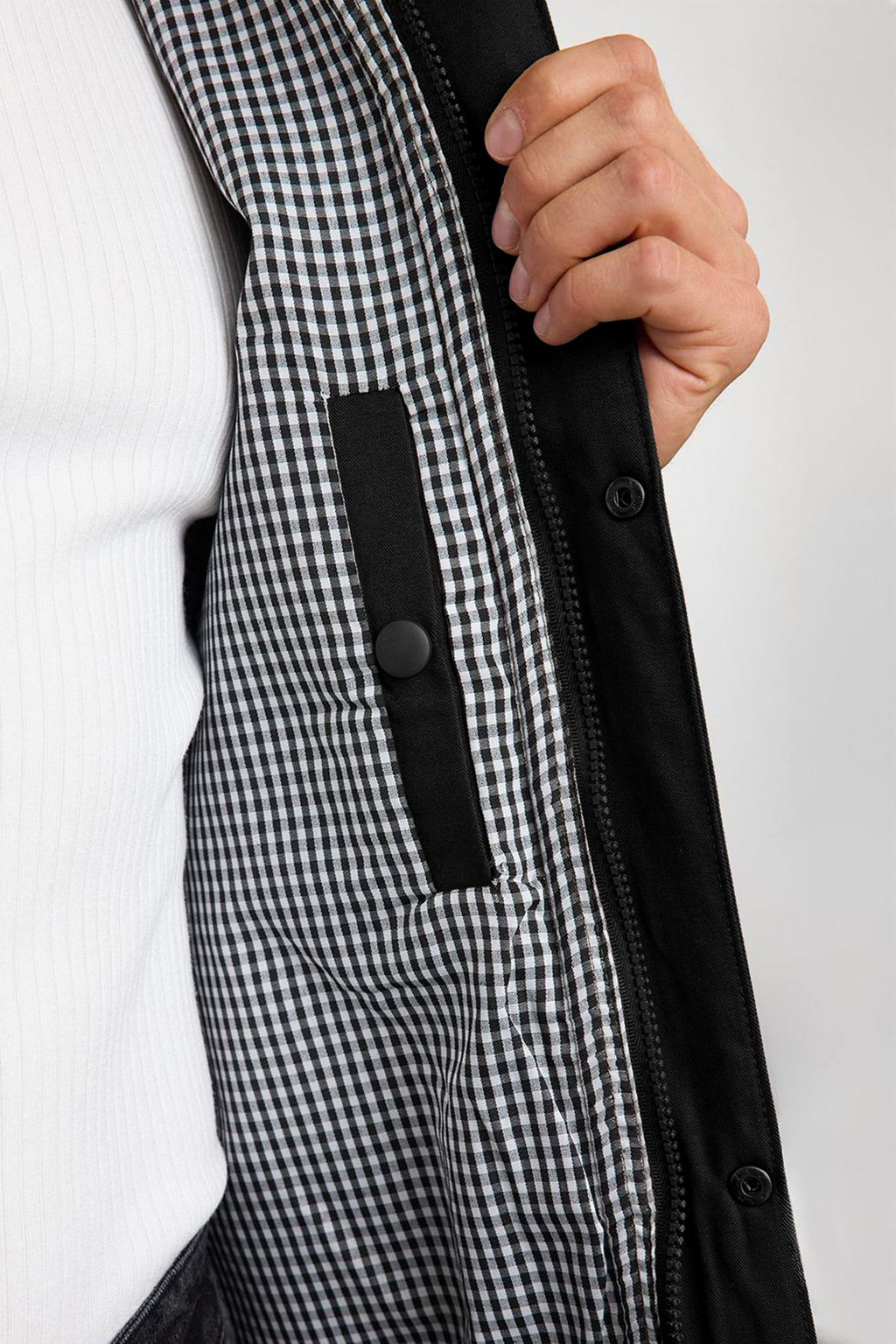 Siyah Regular Fit Kadife Yaka Detayl? Unisex Mevsimlik Mont TMNAW25MO00017