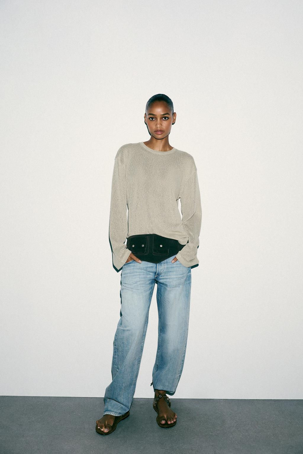 CUT-OUT KNIT TOP