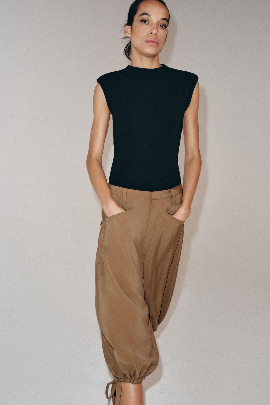 BODY STRETCH CUT OUT / Negro