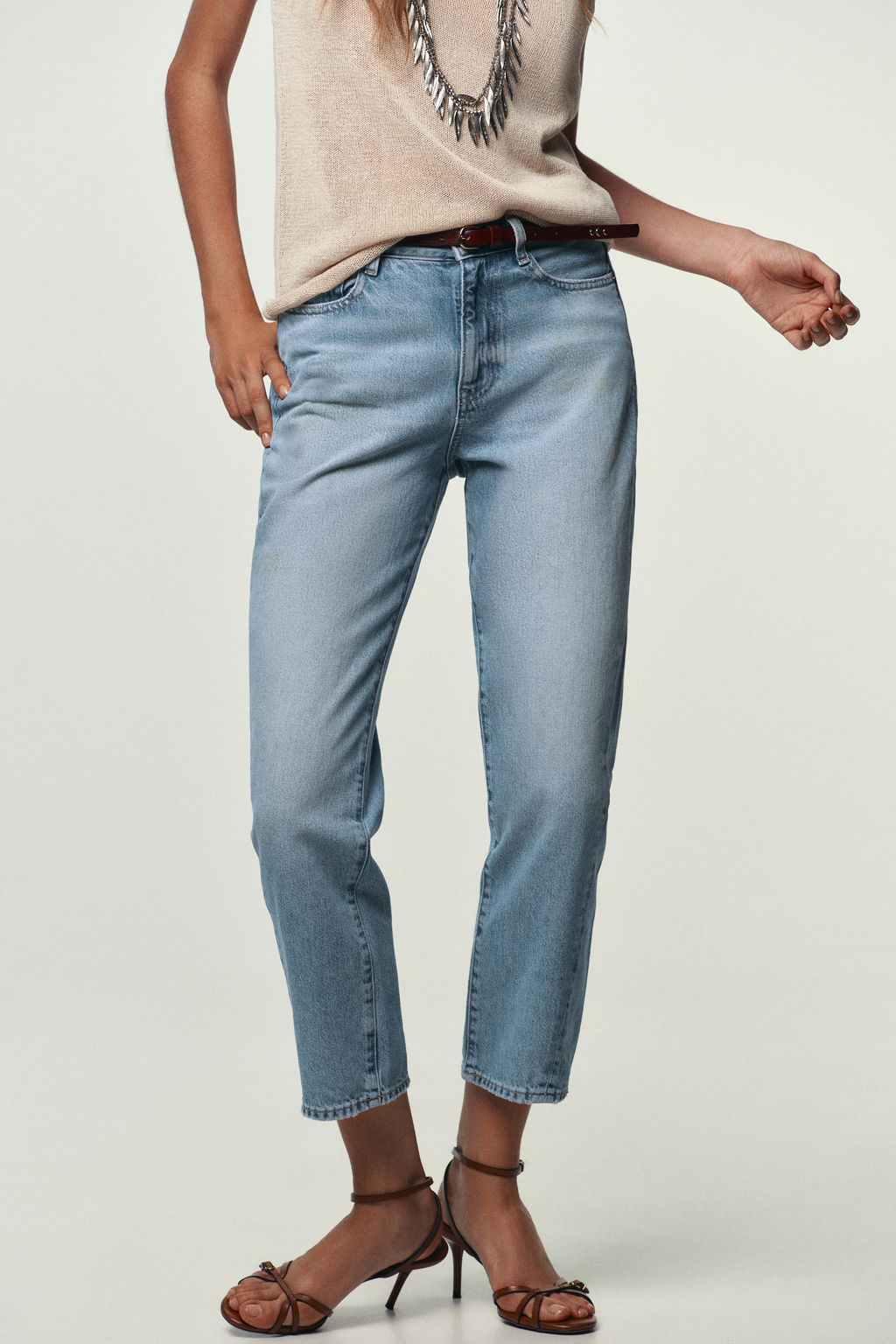 Z1975 NEW MOM FIT VINTAGE LOOK HIGH-WAIST BELTED JEANS - Zara фото 2