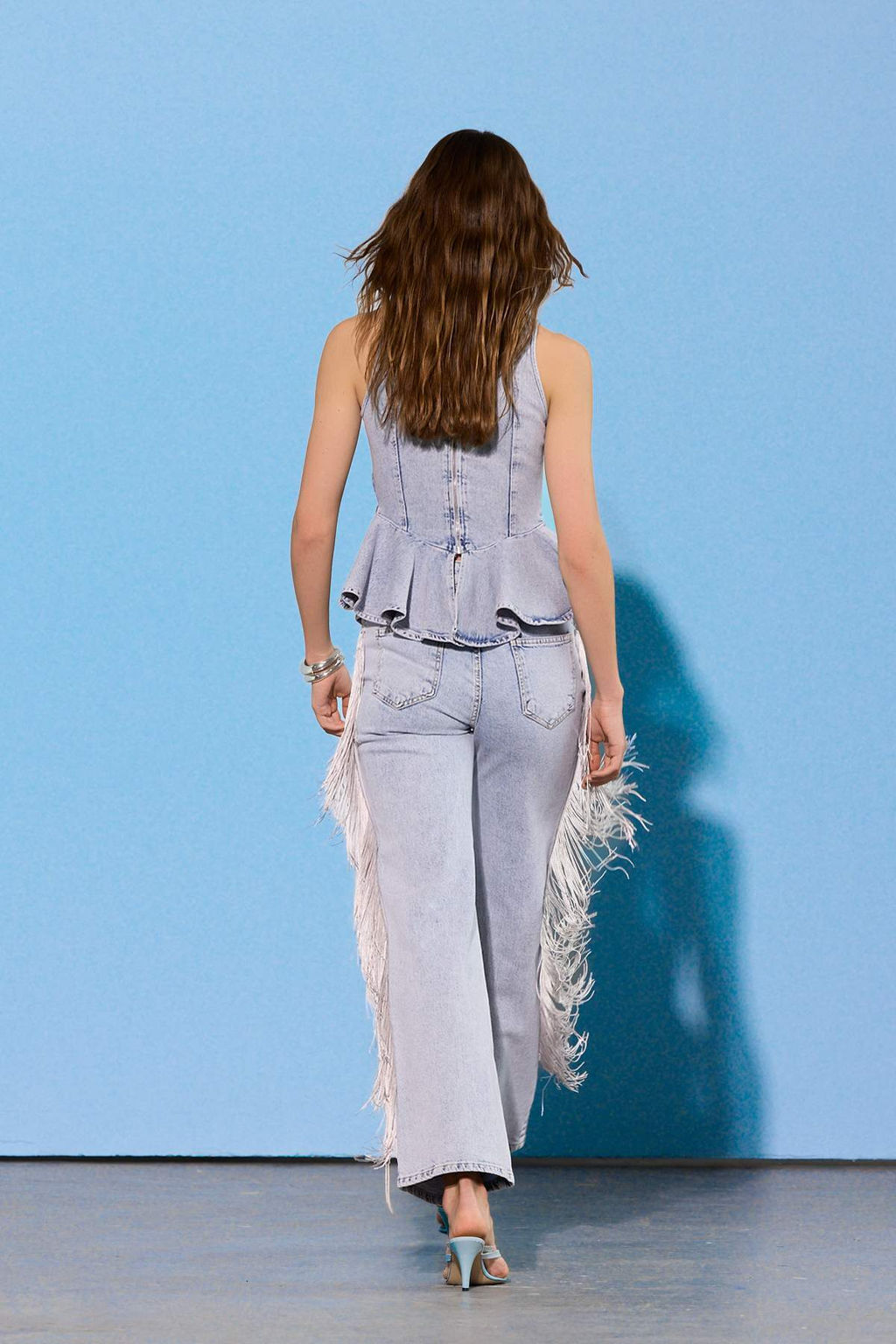 Limited Edition Ac?k Mavi Puskul Detayl? Yuksek Bel Wide Leg Jeans TWOSS26JE00242 - Trendyolmilla фото 2