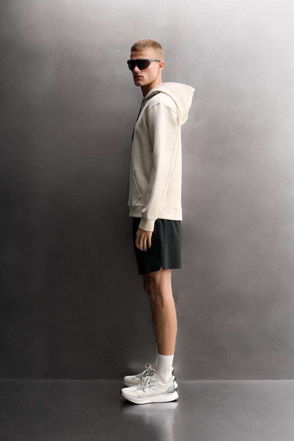SUDADERA T?CNICA CAPUCHA / crudo-blanco - Zara фото 4