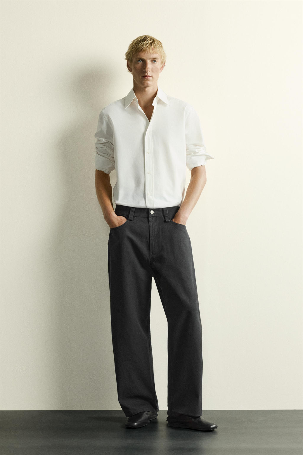 JEANS STRAIGHT RELAXED FIT / Negro