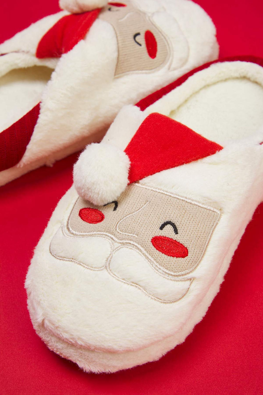 Y?lbas? Temal? Ponpon Sapka Detayl? Kad?n Ev Terligi TAKAW26ER00011