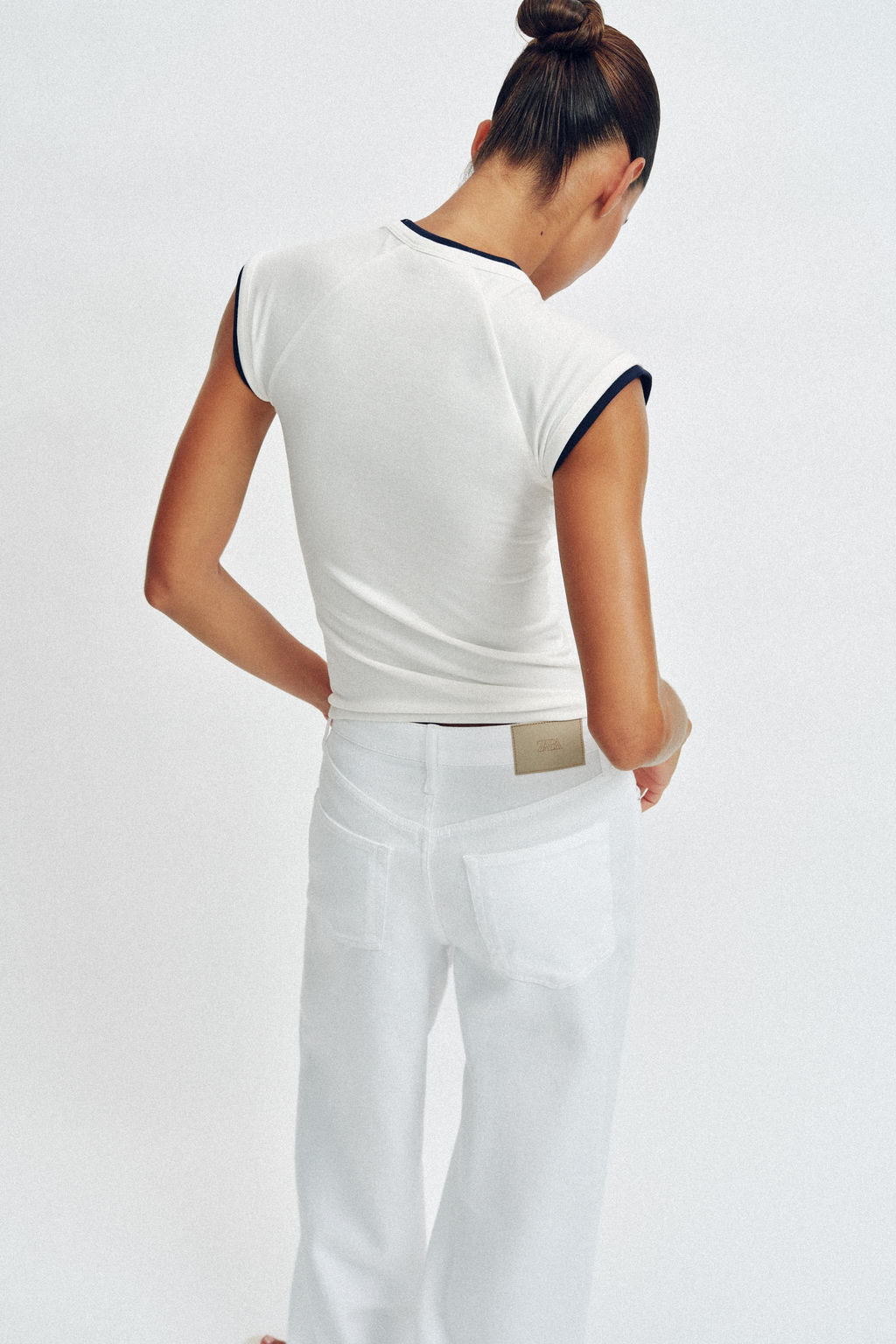 CAMISETA EFECTO DOBLE MANGA CORTA / Blanco roto