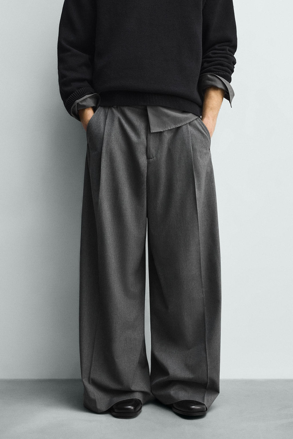 PANTAL?N WIDE FIT PLIEGUES / Gris