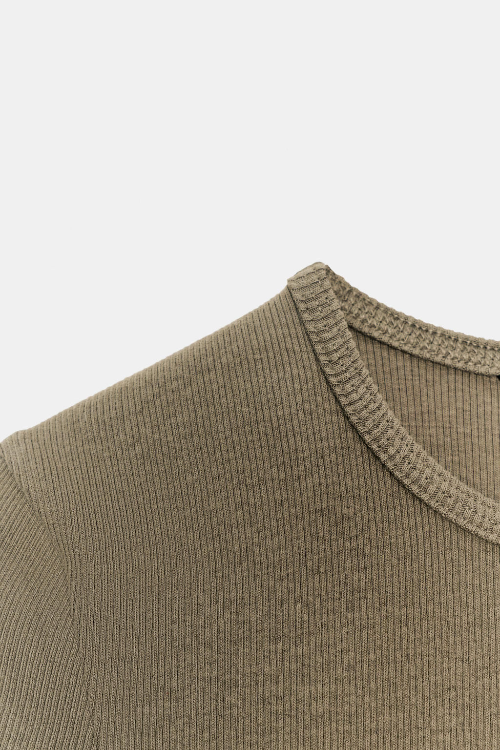 CAMISETA RIB / Verde gris - Zara фото 6