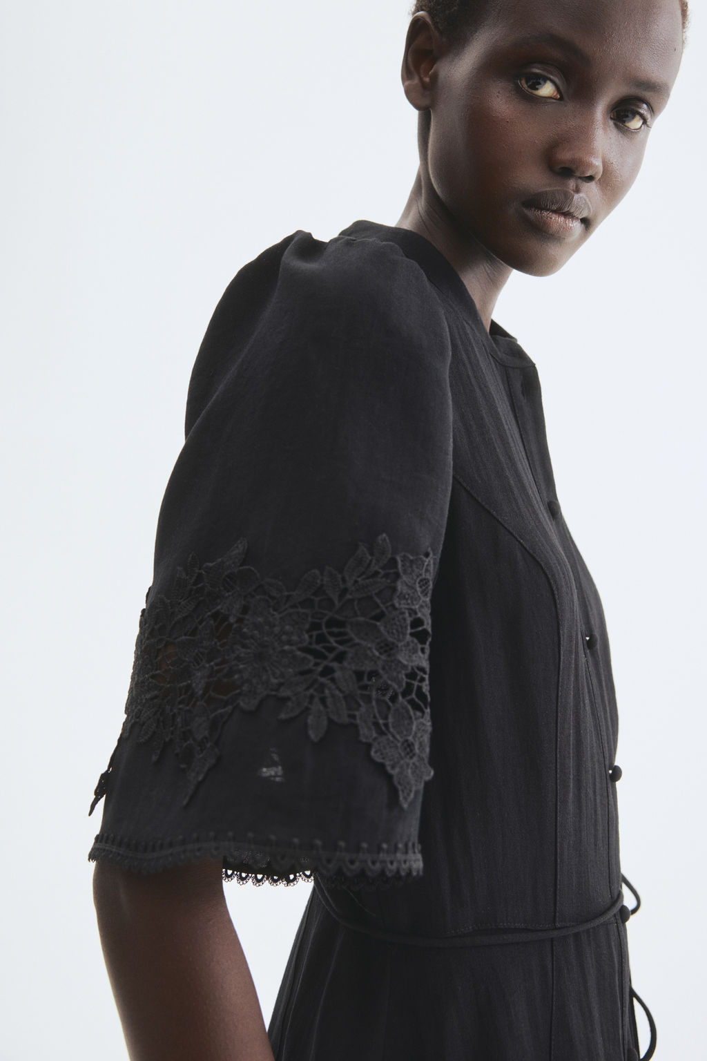 Vestido efecto arrugado con bordado ingl?s - H&m фото 8
