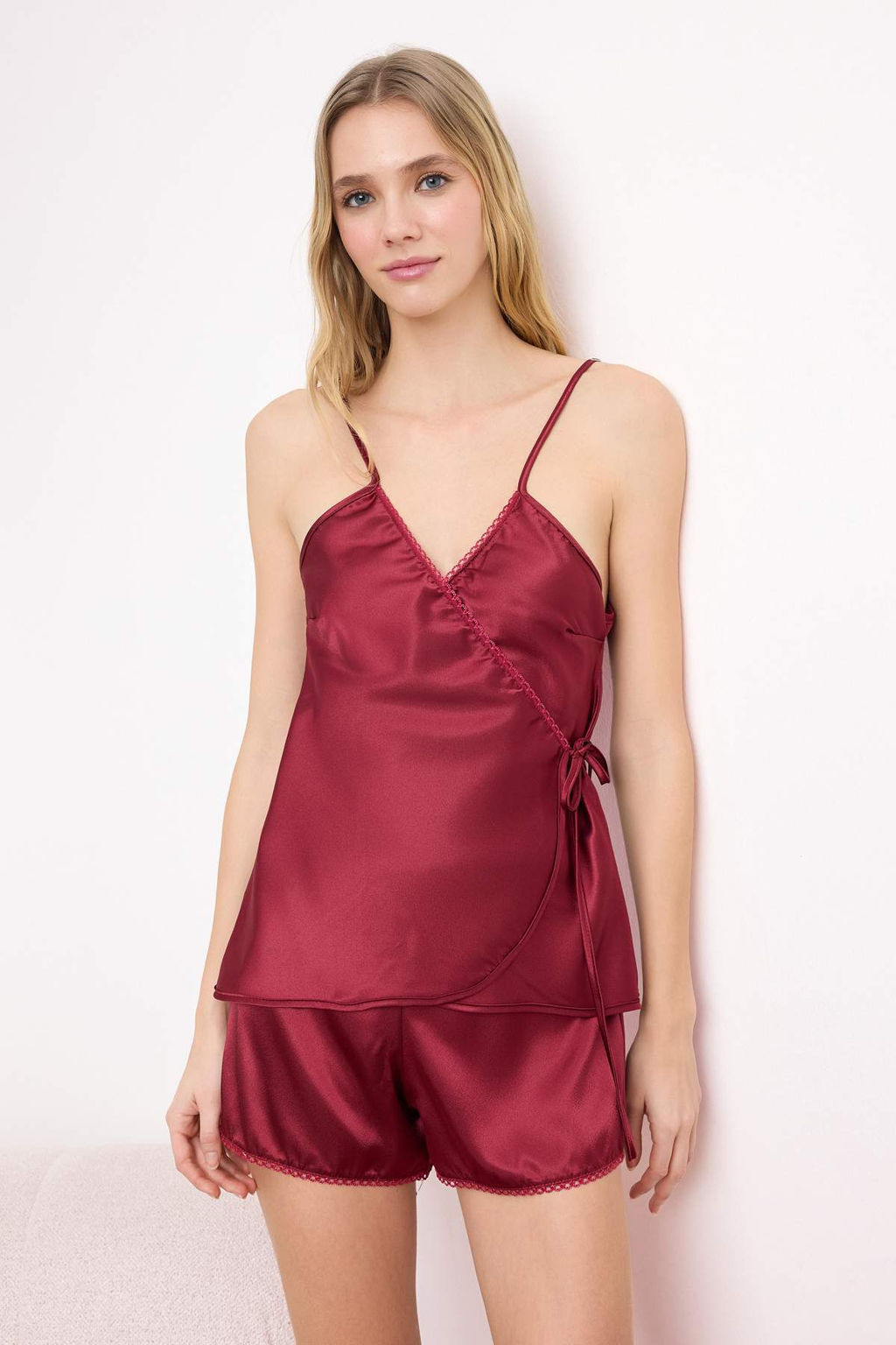 Bordo Baglama ve Serit Detayl? Saten Dokuma Pijama Tak?m? THMSS26PT00095