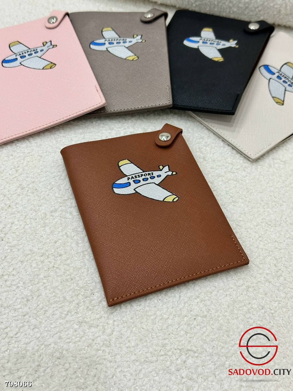 Обложка для паспорта с ярким принтом самолёта. - Bruno фото 17