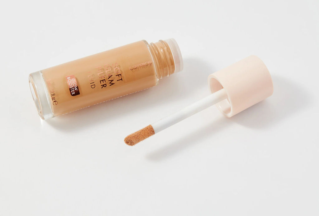 Флюид с эффектом мягкого свечения Soft Glam Filter Fluid, 020 Light Medium