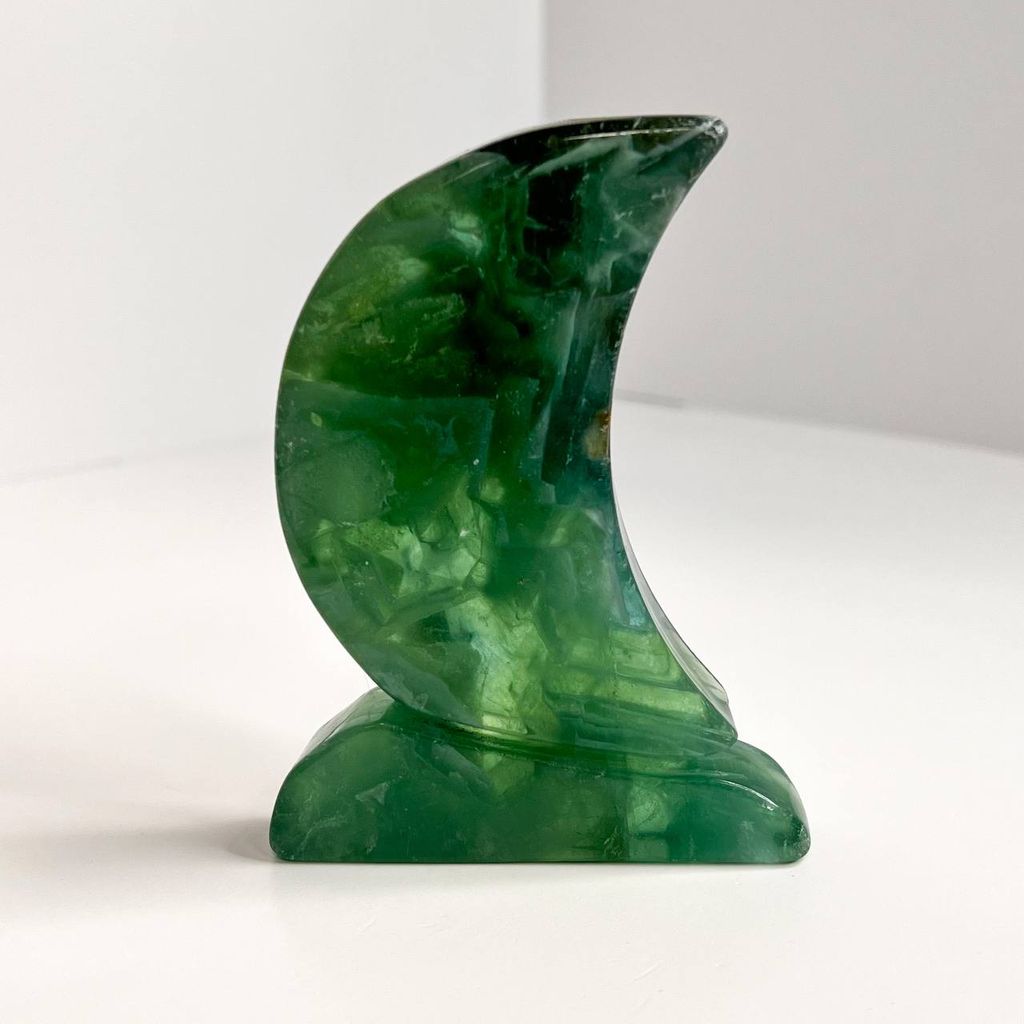 Месяц из Флюорита