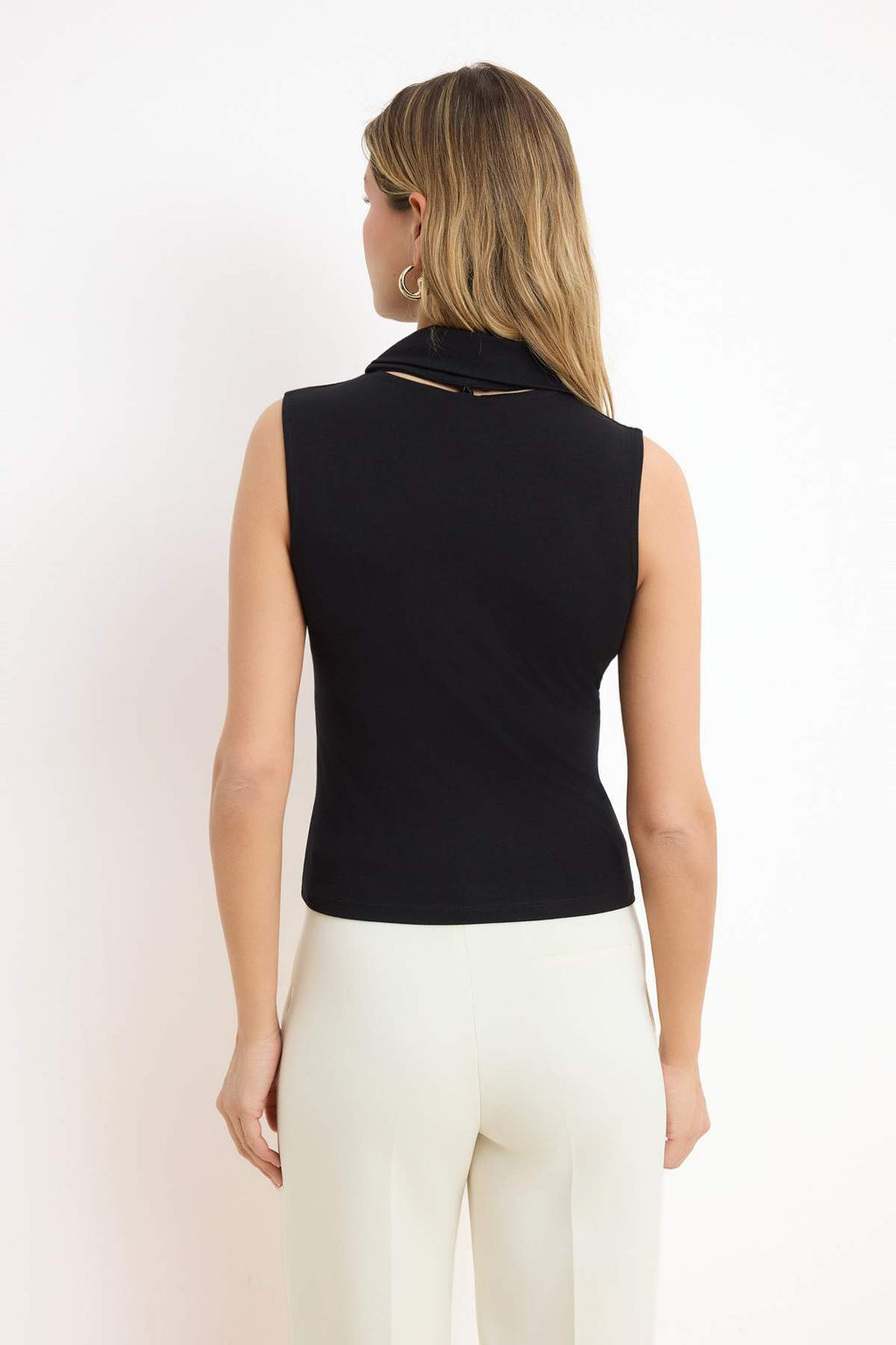 Siyah Fitted/Vucuda Oturan Kolsuz Baglama Detayl? Crop/K?sa Pamuklu Esnek Orme Bluz TWOSS26BZ00110 - Trendyolmilla фото 3