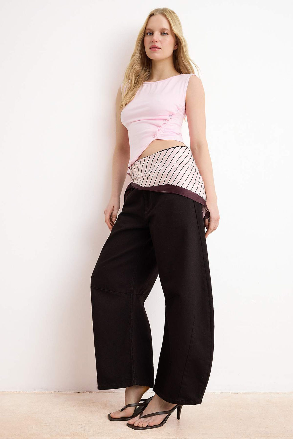 Ac?k Pembe Fitted/Vucuda Oturan Kay?k Yaka Dugmeli Crop Yumusak Orme Bluz TWOSS26BZ00153