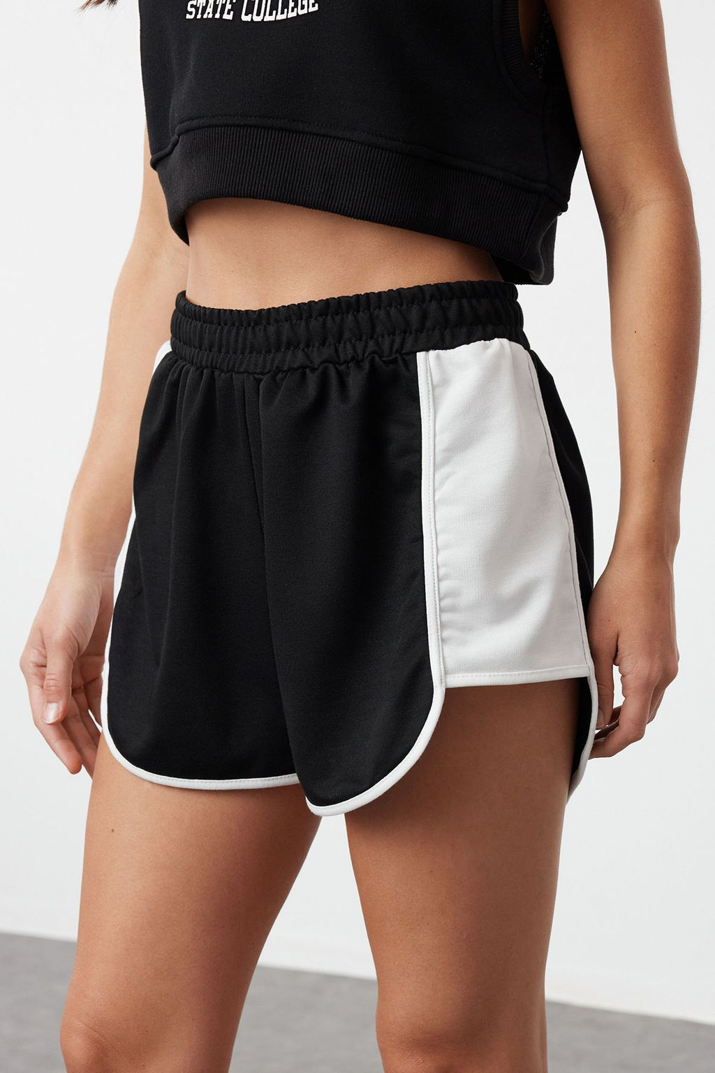 Siyah Renk Bloklu Normal Bel Ince Orme Sort & Bermuda TWOSS24SR00208 - Trendyolmilla фото 4