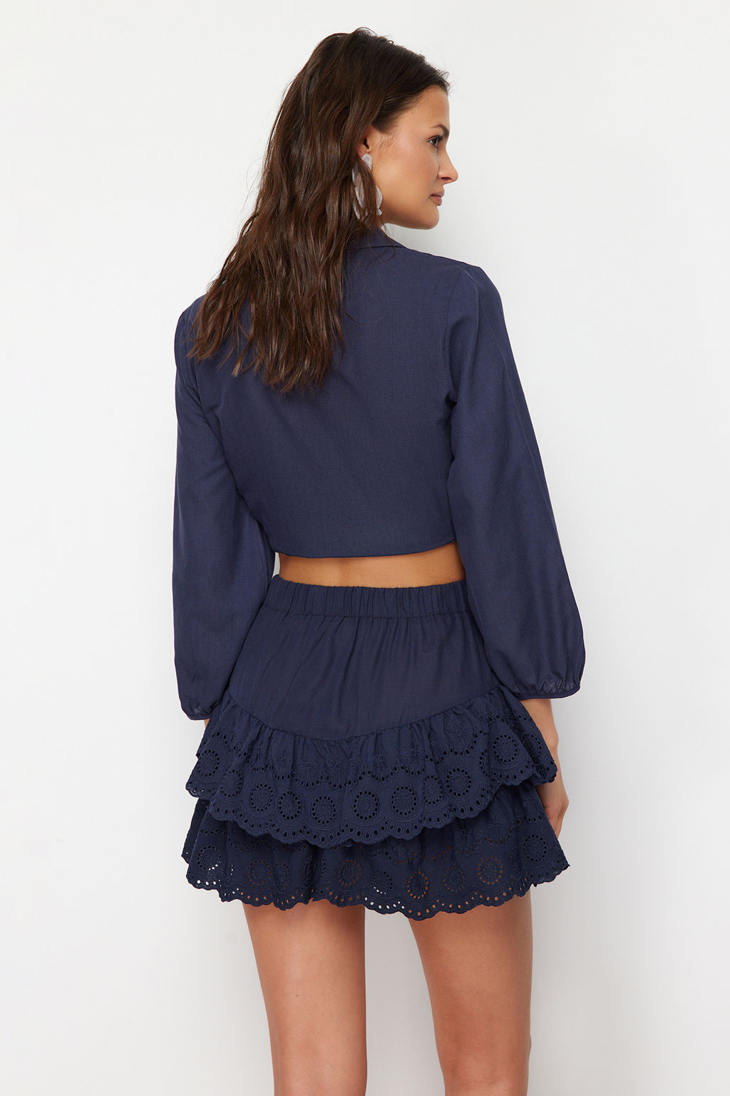 TRENDYOLMILLA Plaj Giyim Briddal Beyaz Mini Dokuma Brode Detayl? Flaml? Pamuk Plaj Etek TBESS24ET00004 фото 40