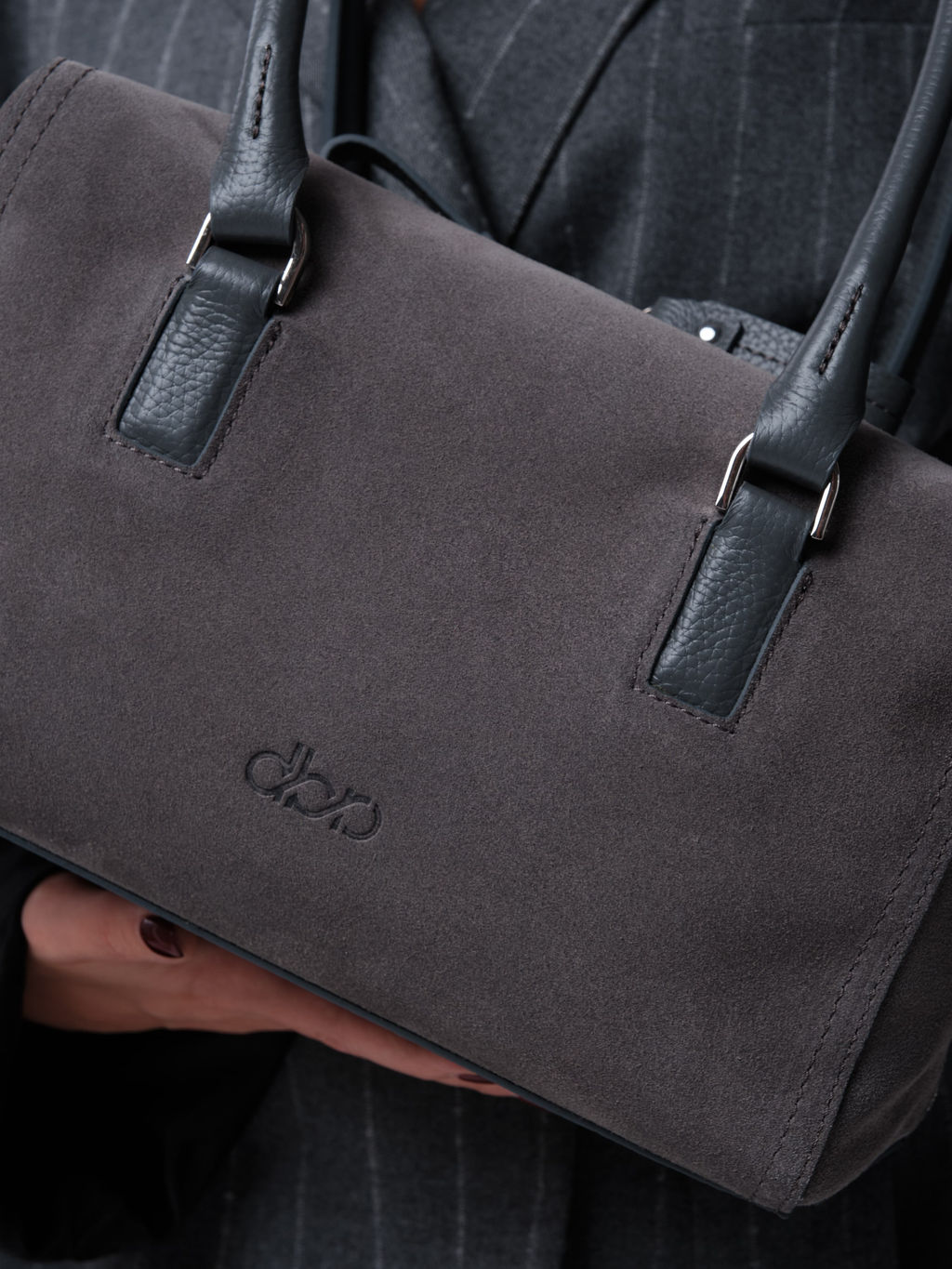 Замшевая сумка Cube DBR 31333 серый замок  фото 9