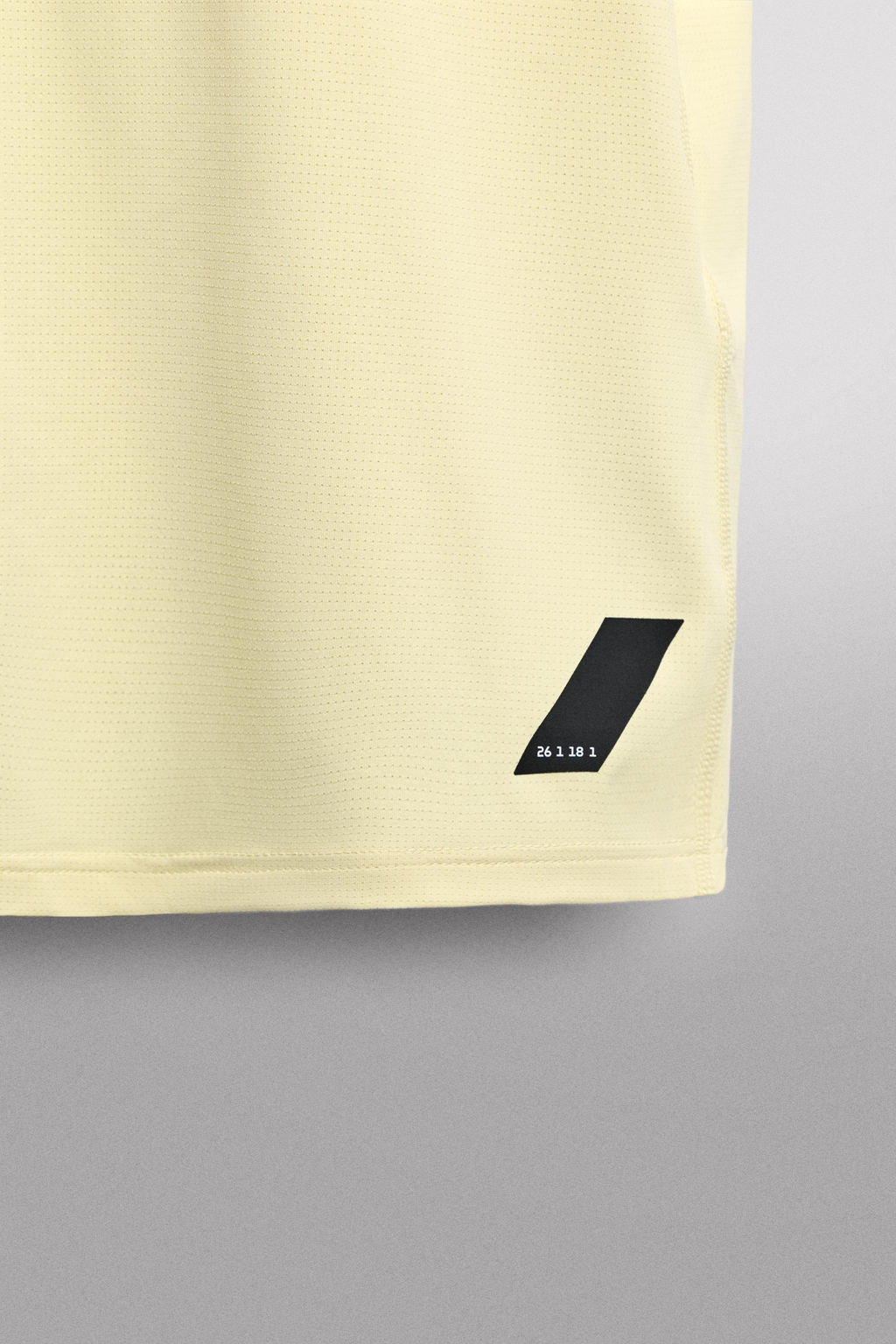 CAMISETA T?CNICA B?SICA / Amarillo claro