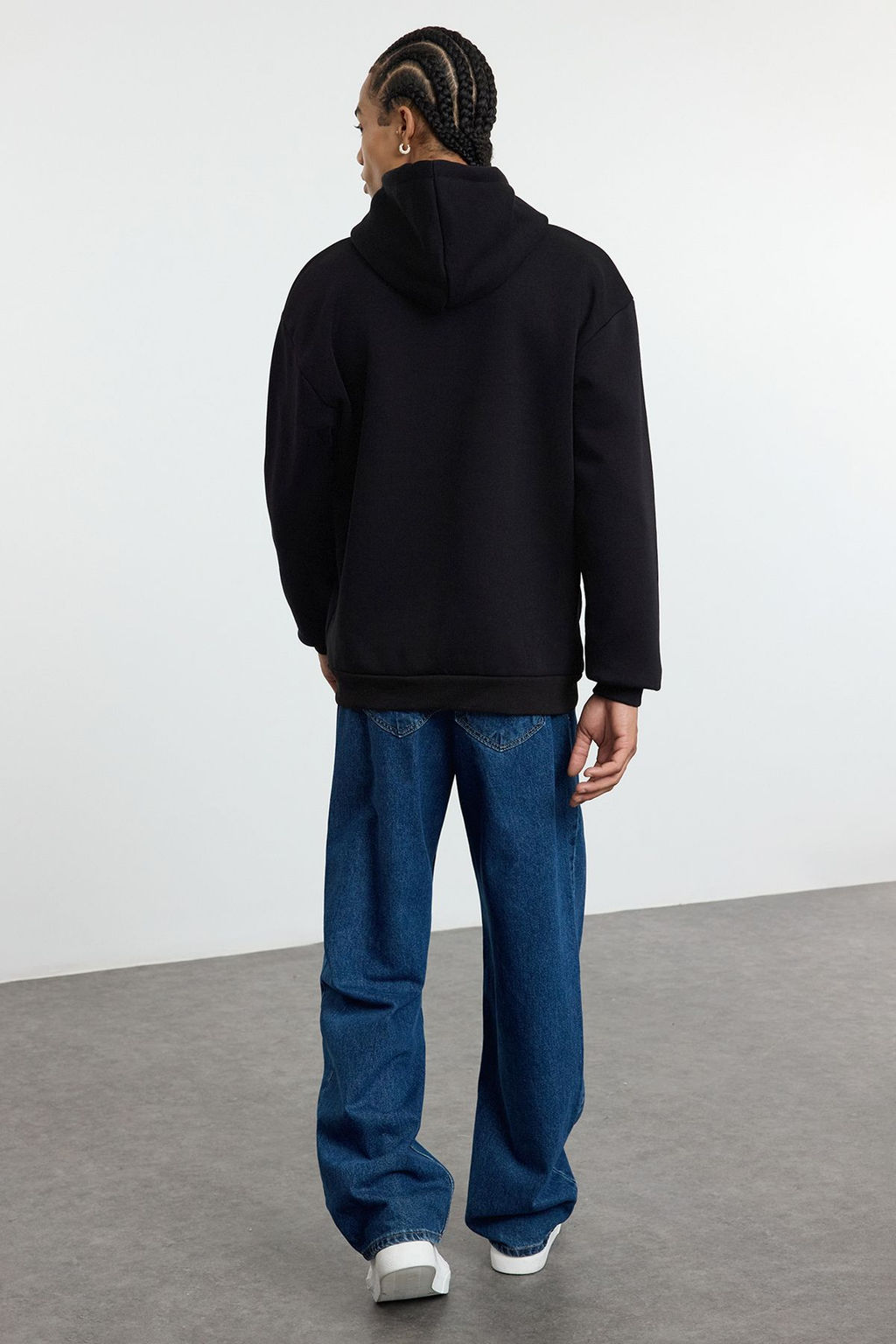 Siyah Oversize/Genis Kesim Kapusonlu Kabaran Bask? Ici Polar/S?cak Tutan Sweatshirt TMNAW25SW00037