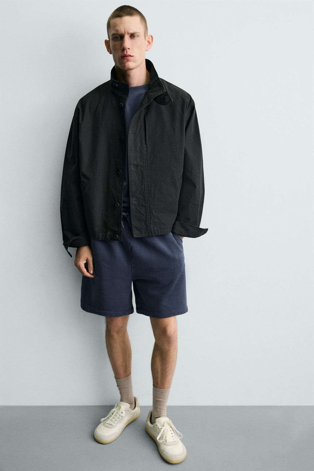 BERMUDA JOGGER B?SICA LAVADA / Azul?n