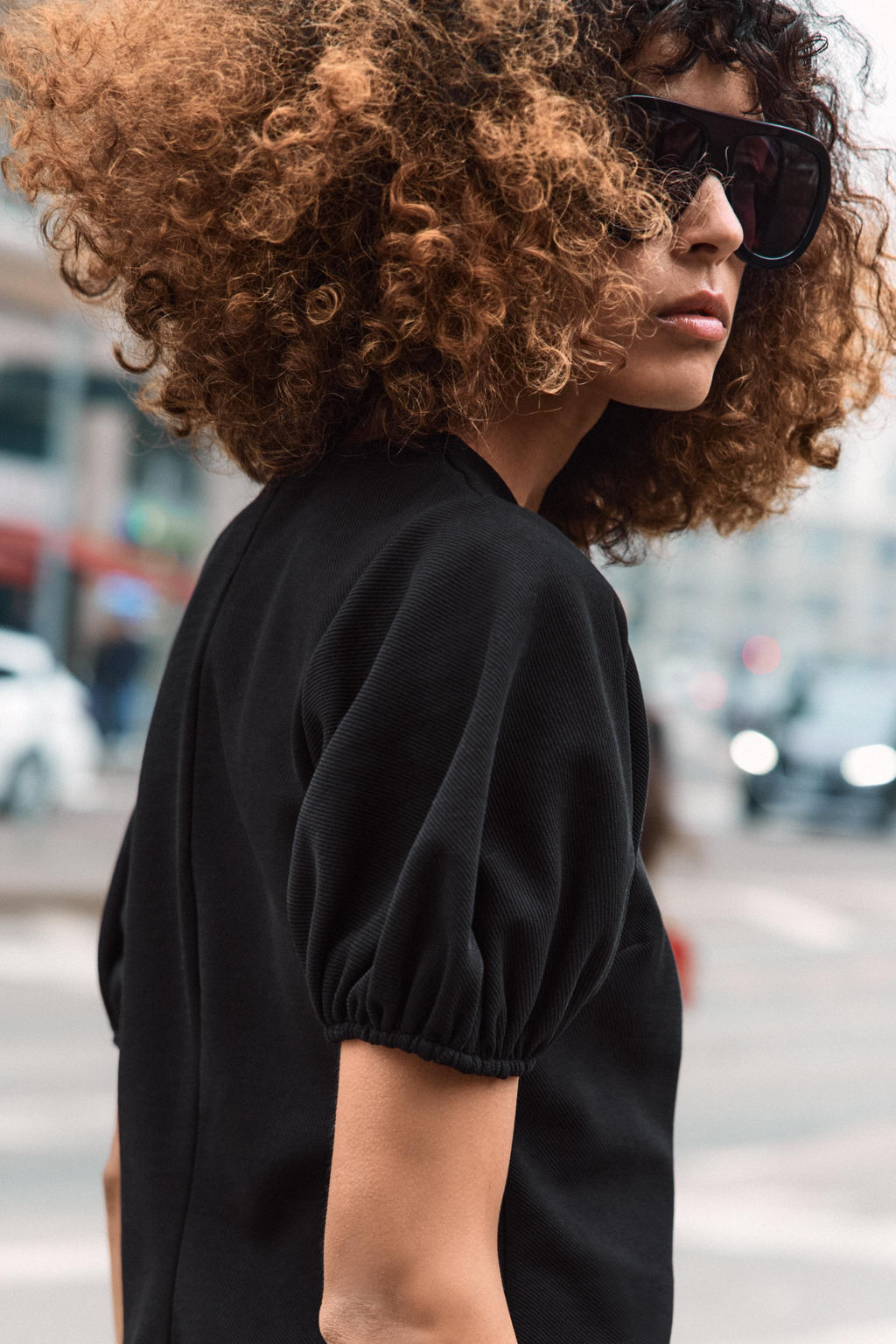 TOP MANGA ABULLONADA / Negro - Zara фото 6