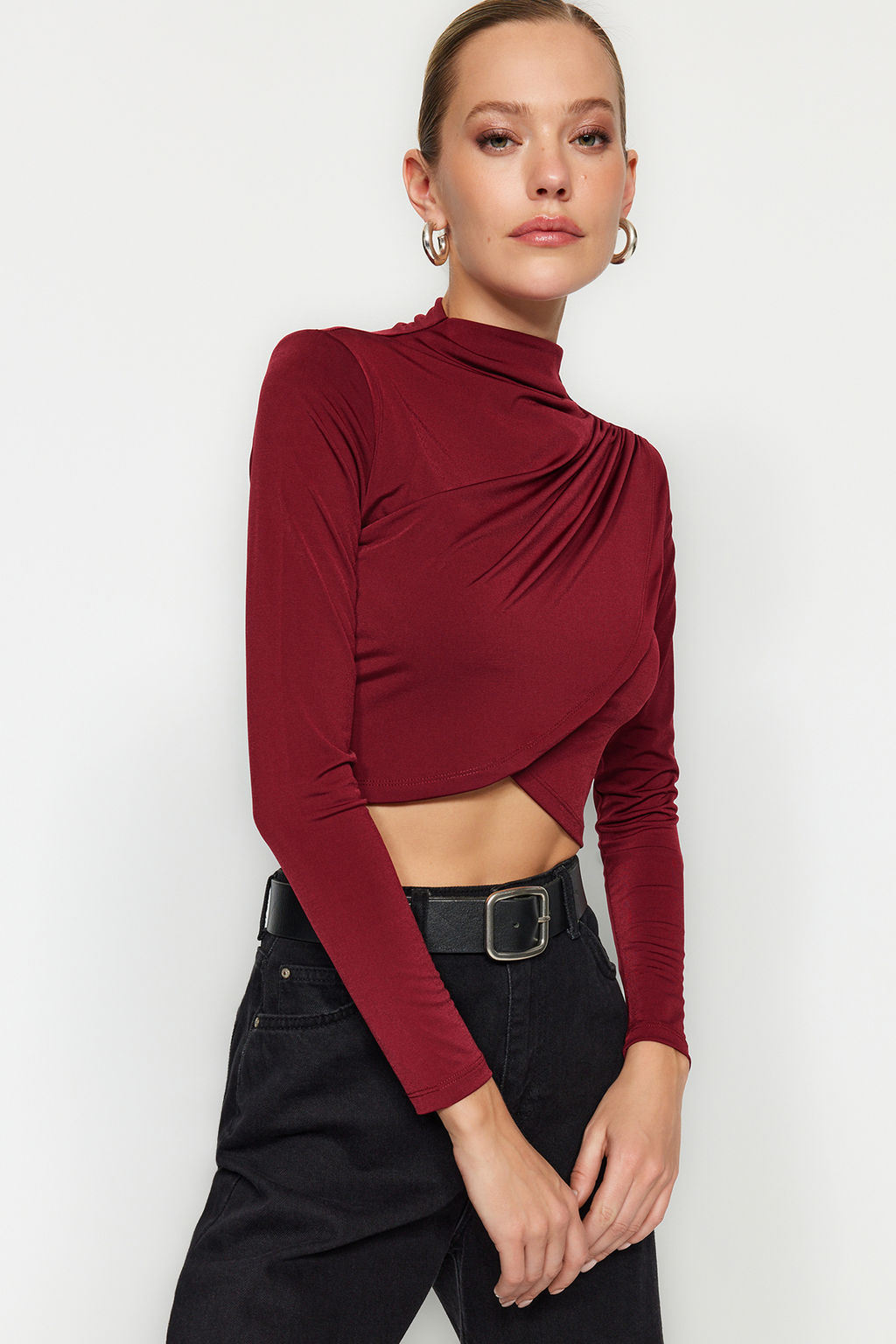 Bordo Dik Yaka Drapeli Vucuda Oturan Esnek Orme Crop Bluz TWOAW24BZ00164