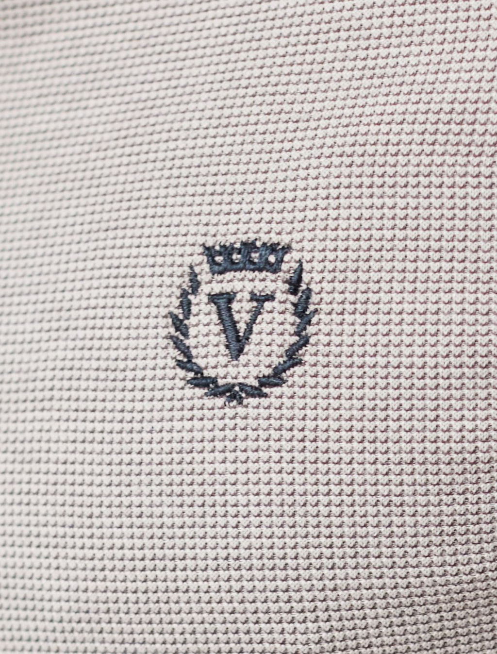 Лонгслив из фактурного трикотажа с плетеным воротником поло с застежкой на пуговицы - Vilatte фото 2