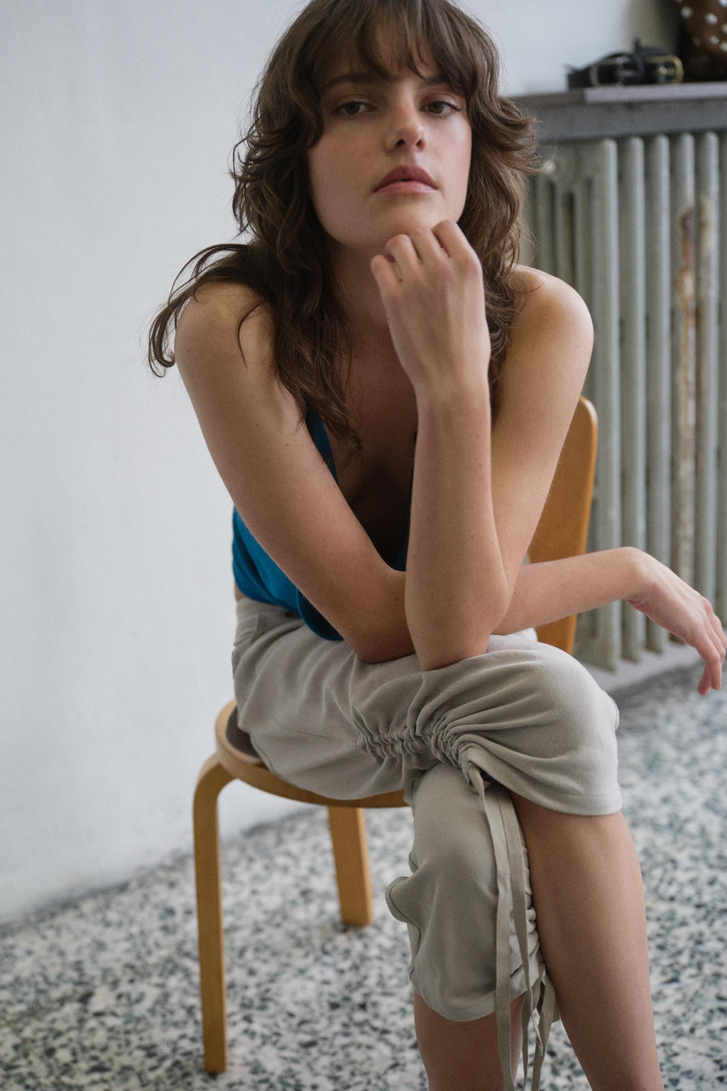 PANTAL?N CAPRI FRUNCES / Gris claro - Zara фото 4