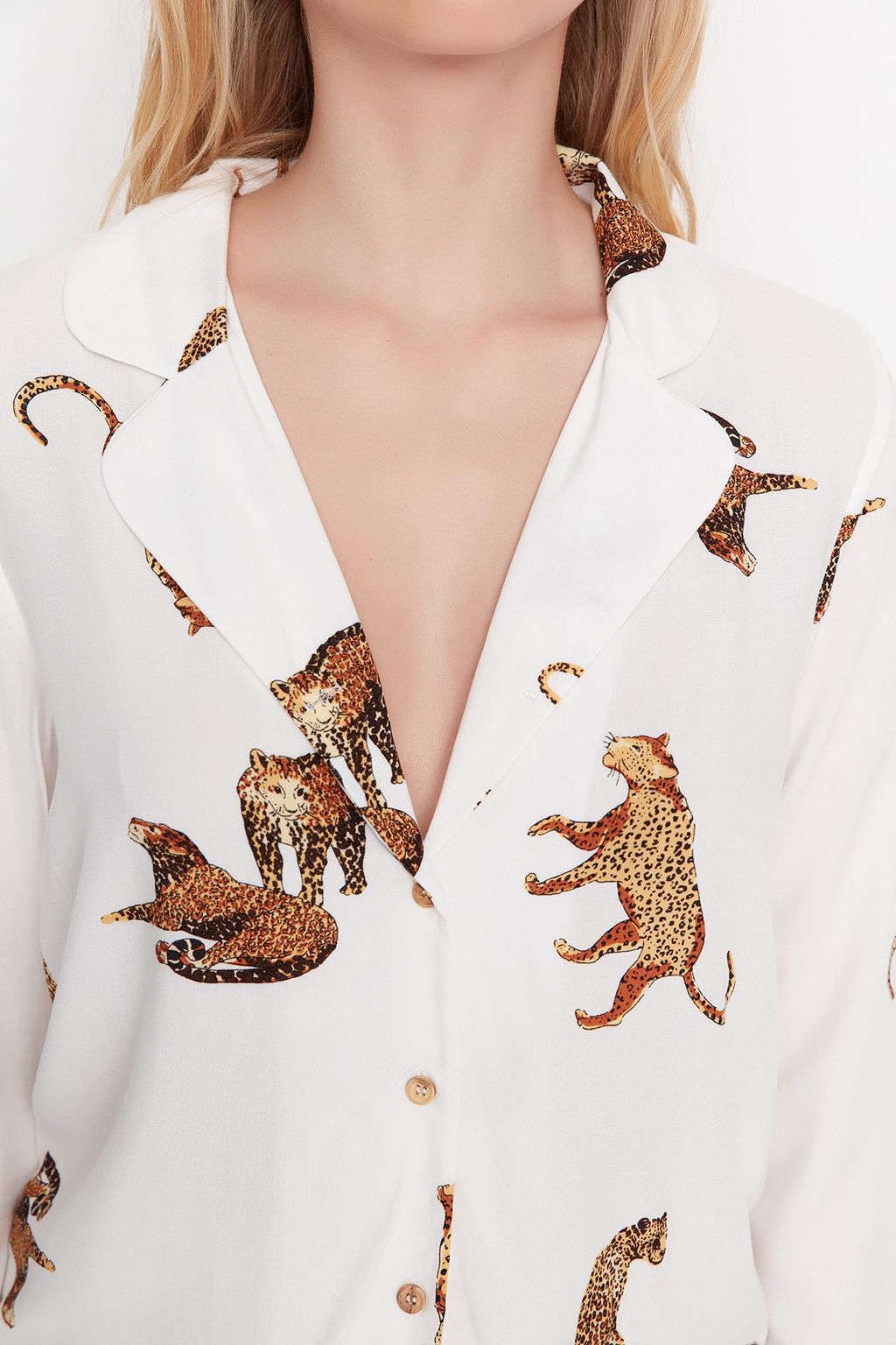 Trendyolmilla Ekru Kaplan Desenli Viskon Sortlu Dokuma Pijama Tak?m? THMAW21PT0340 фото 7