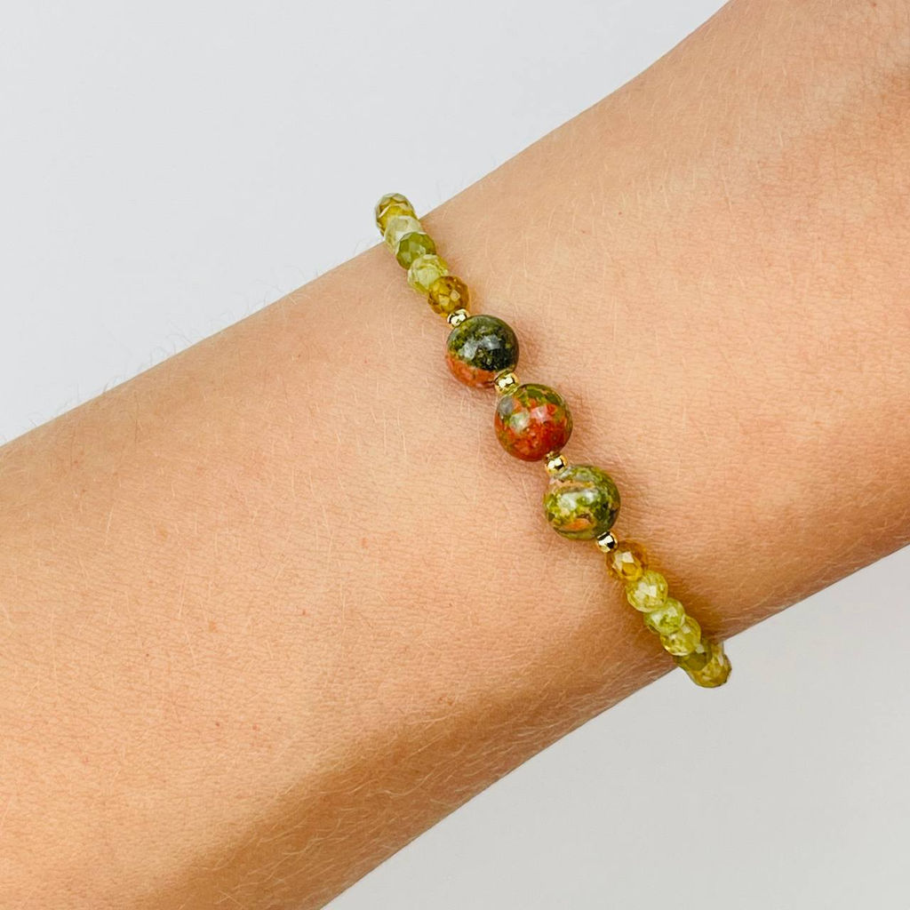 Браслет из Гроссуляра зеленый гранат и Унакита