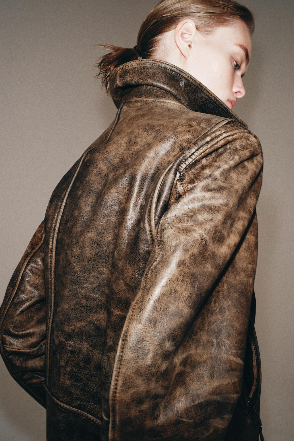 CHAQUETA BIKER PIEL 100% ZW COLLECTION LIMITED EDITION / Marr?n - Zara фото 3