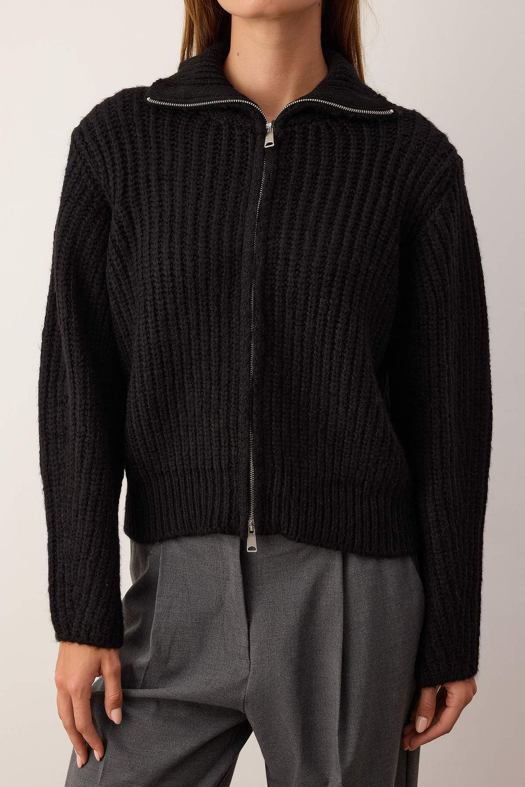 Wardrobe Essentials Siyah Fermuarl? Yumusak Dokulu Genis Kal?p Triko H?rka|TWOAW26HI00049