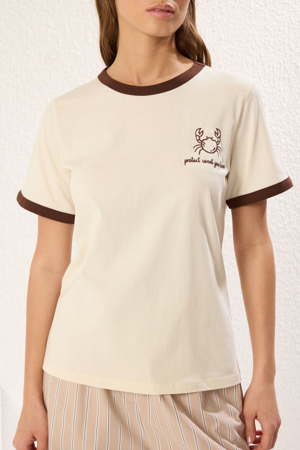 TRENDYOLMILLA Tas %100 Pamuk Nak?sl? Kontrast Biye Detayl? Orme T-Shirt TWOSS24TS00037  фото 16