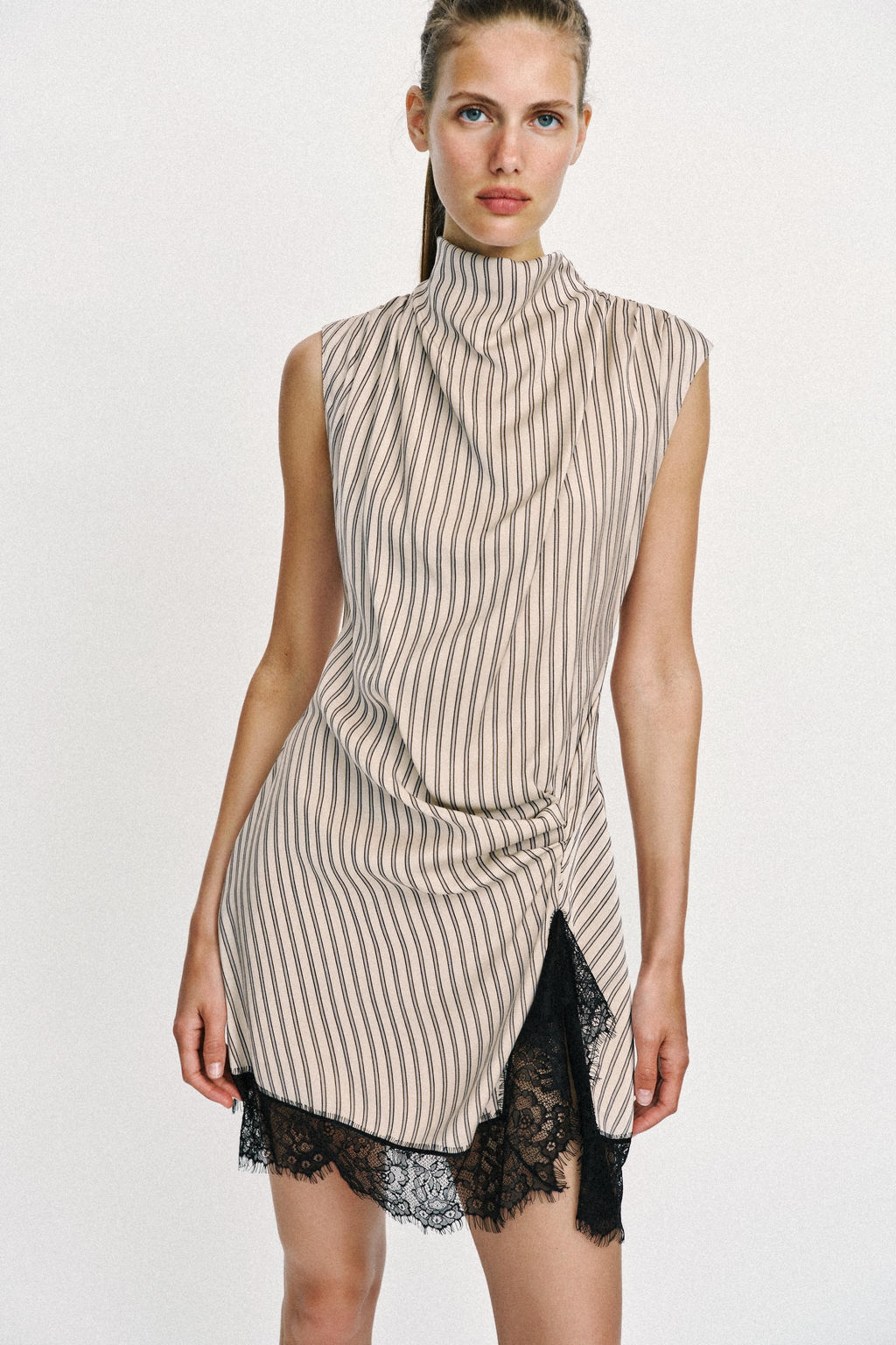 VESTIDO MINI RAYAS ENCAJE / Rosa - Zara фото 2