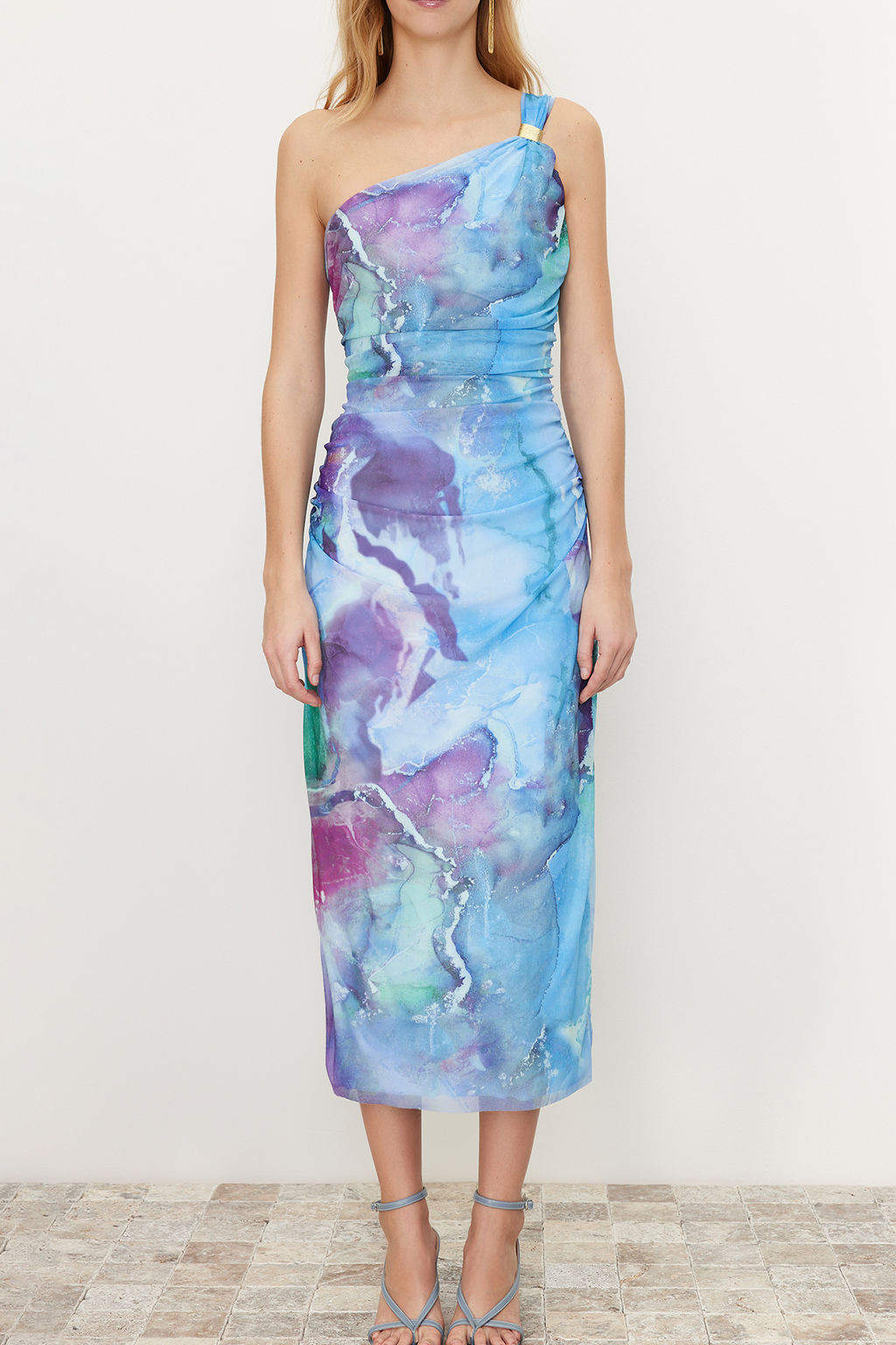 Cok Renkli Tek Kol Vucuda Oturan Aksesuar Detayl? Tul Esnek Orme Midi Kalem Elbise TWOSS24EL00174