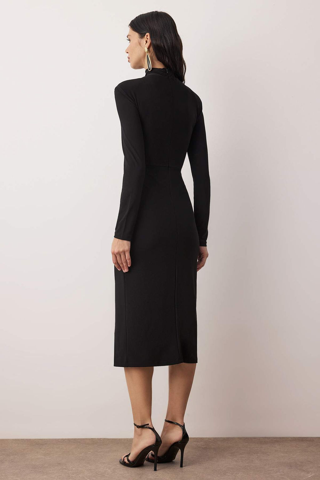 Siyah Cut Out Aksesuar Detayl? Orme Midi Astars?z S?k/Gece Elbise TPRAW26EL00060