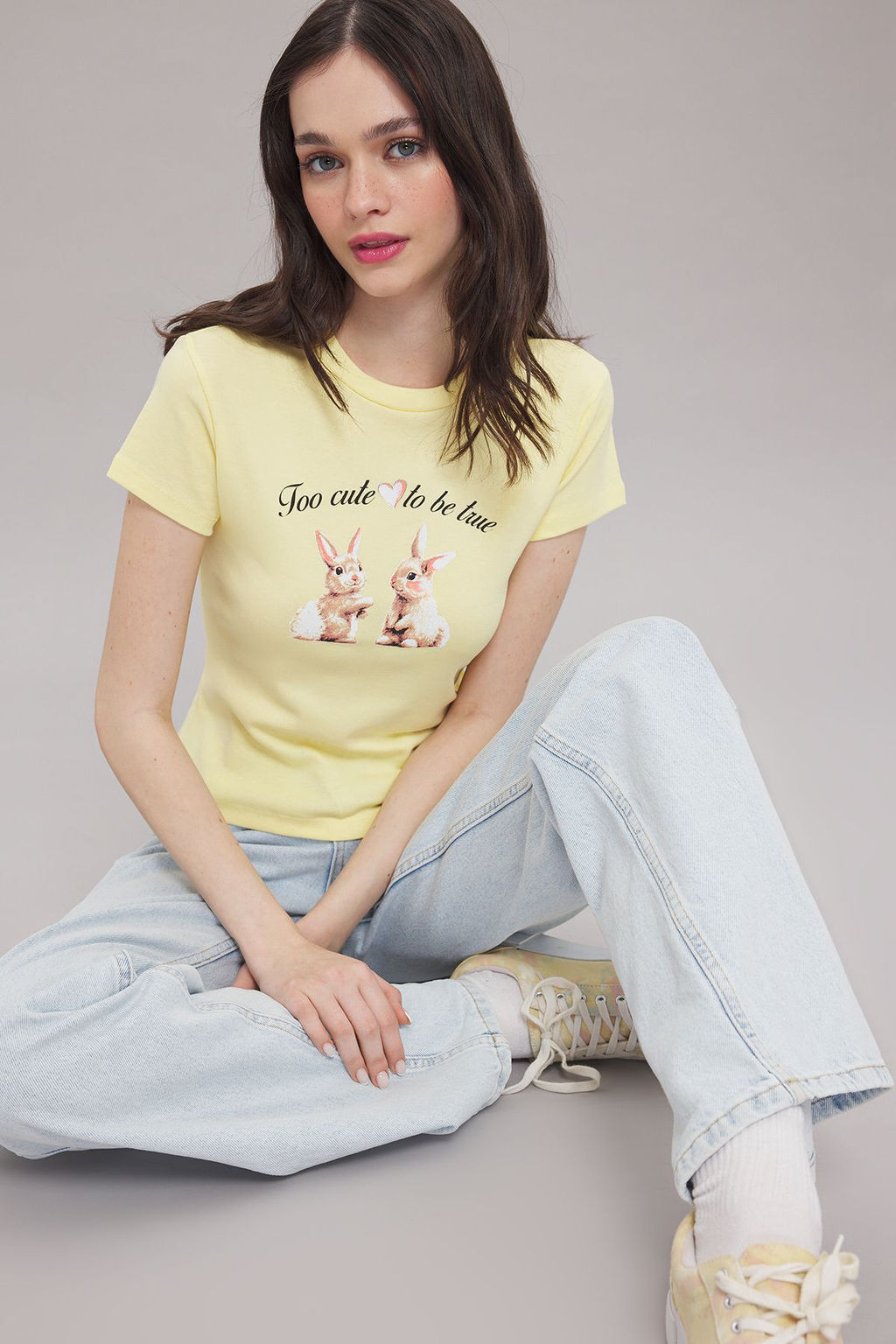 Ac?k Sar? Tavsan Bask?l? Fitted/Vucuda Oturan Orme T-Shirt TWOSS25TS00095