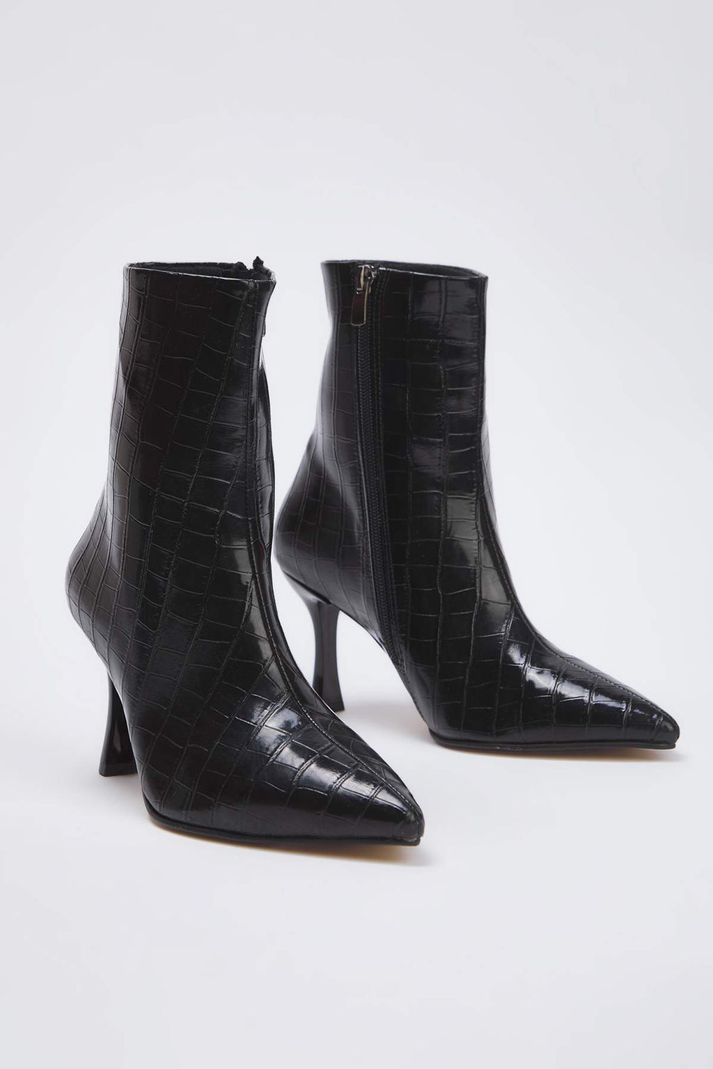 Siyah Timsah Derisi Gorunumlu Ince Topuklu Bilekte Kad?n Bot
TAKAW26BO00058 - Trendyolmilla фото 3