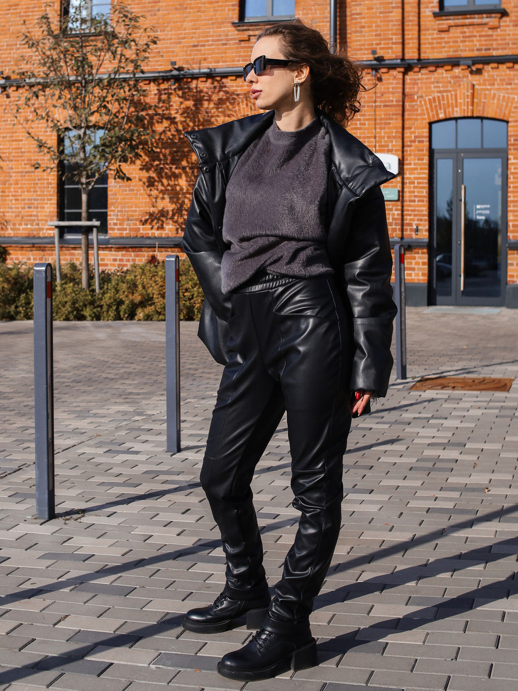 Брюки классические утепленные из экокожи женские, черные - Inzibe фото 6