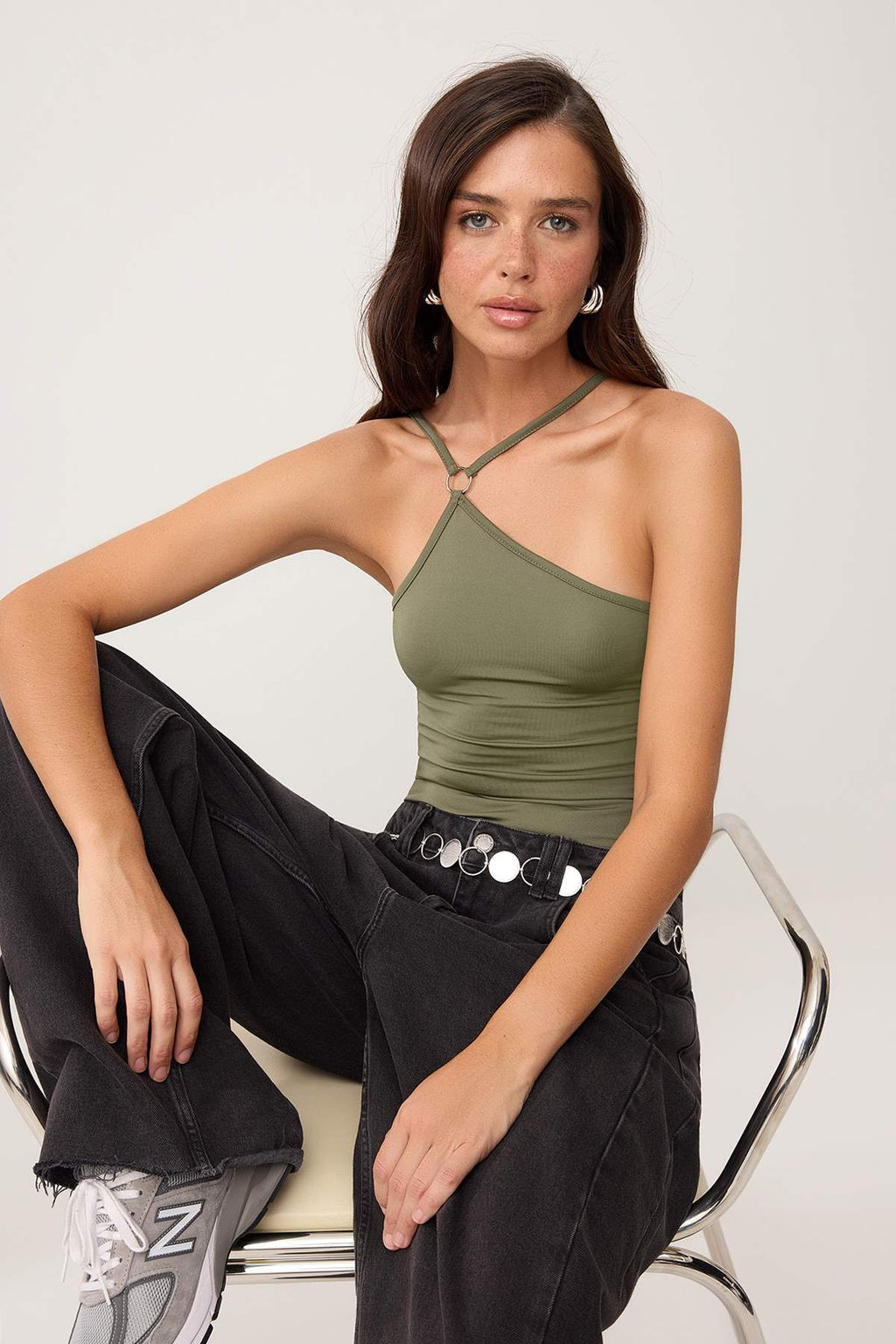 Siyah Vucuda Oturan Asimetrik Yaka Ince Ask?l? Kolsuz Esnek Orme Body TWOSS26BD00018 - Trendyolmilla фото 6
