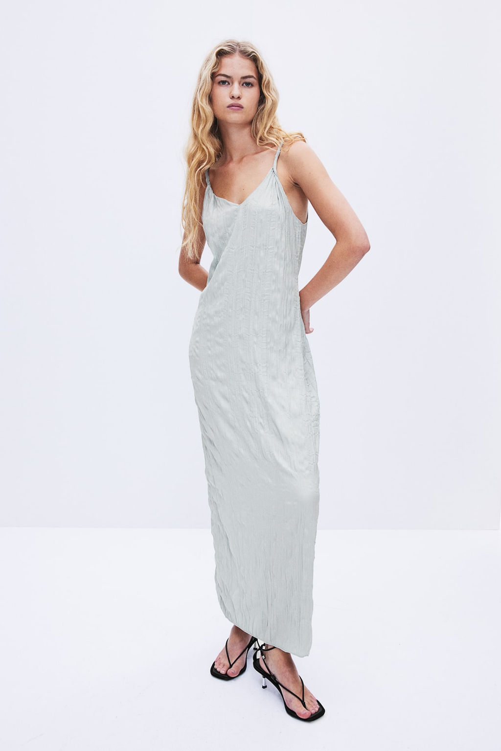 Vestido de saten arrugado con detalle girado - H&m фото 2