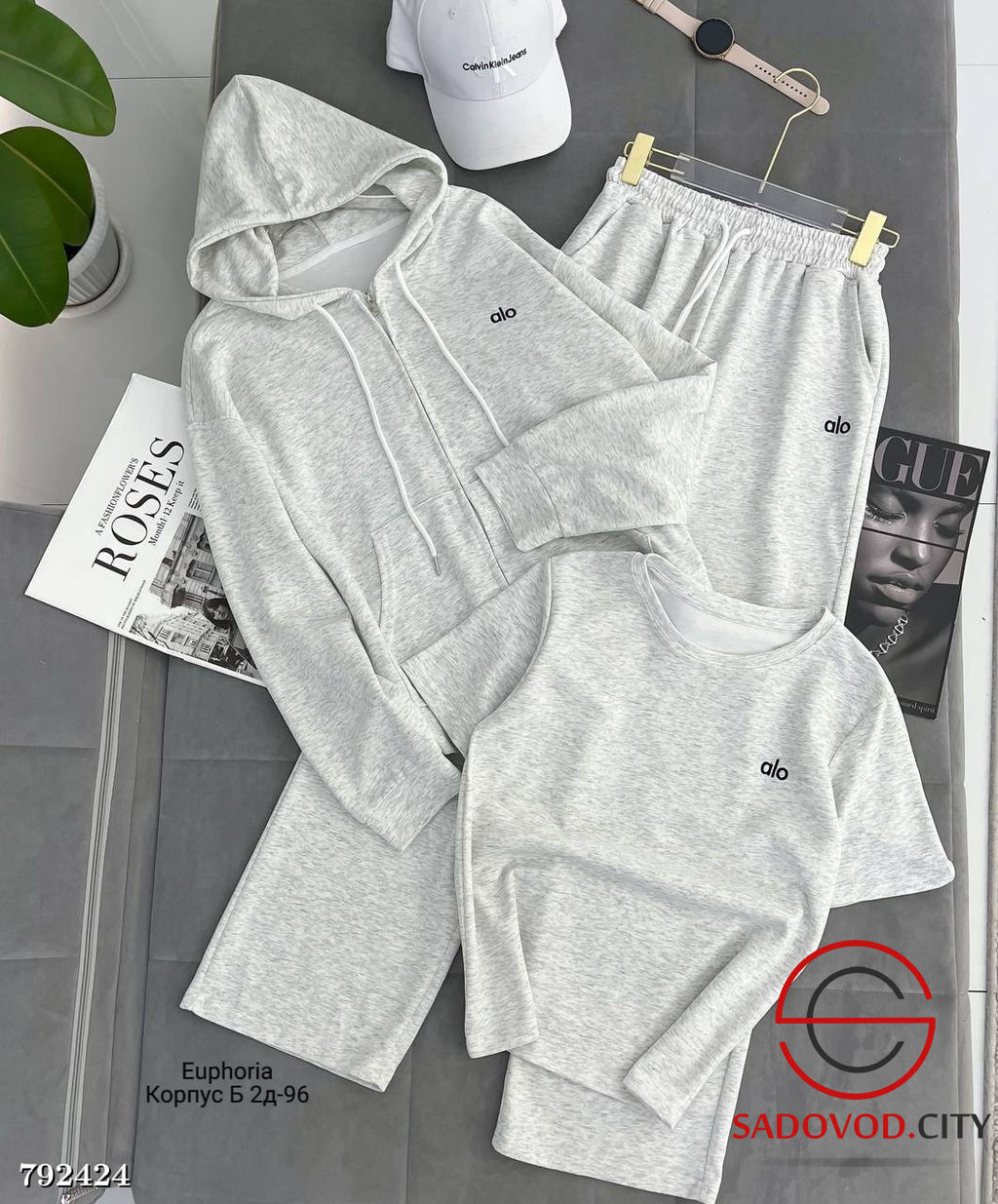 Костюм женский тройка с капюшоном - Bruno фото 3