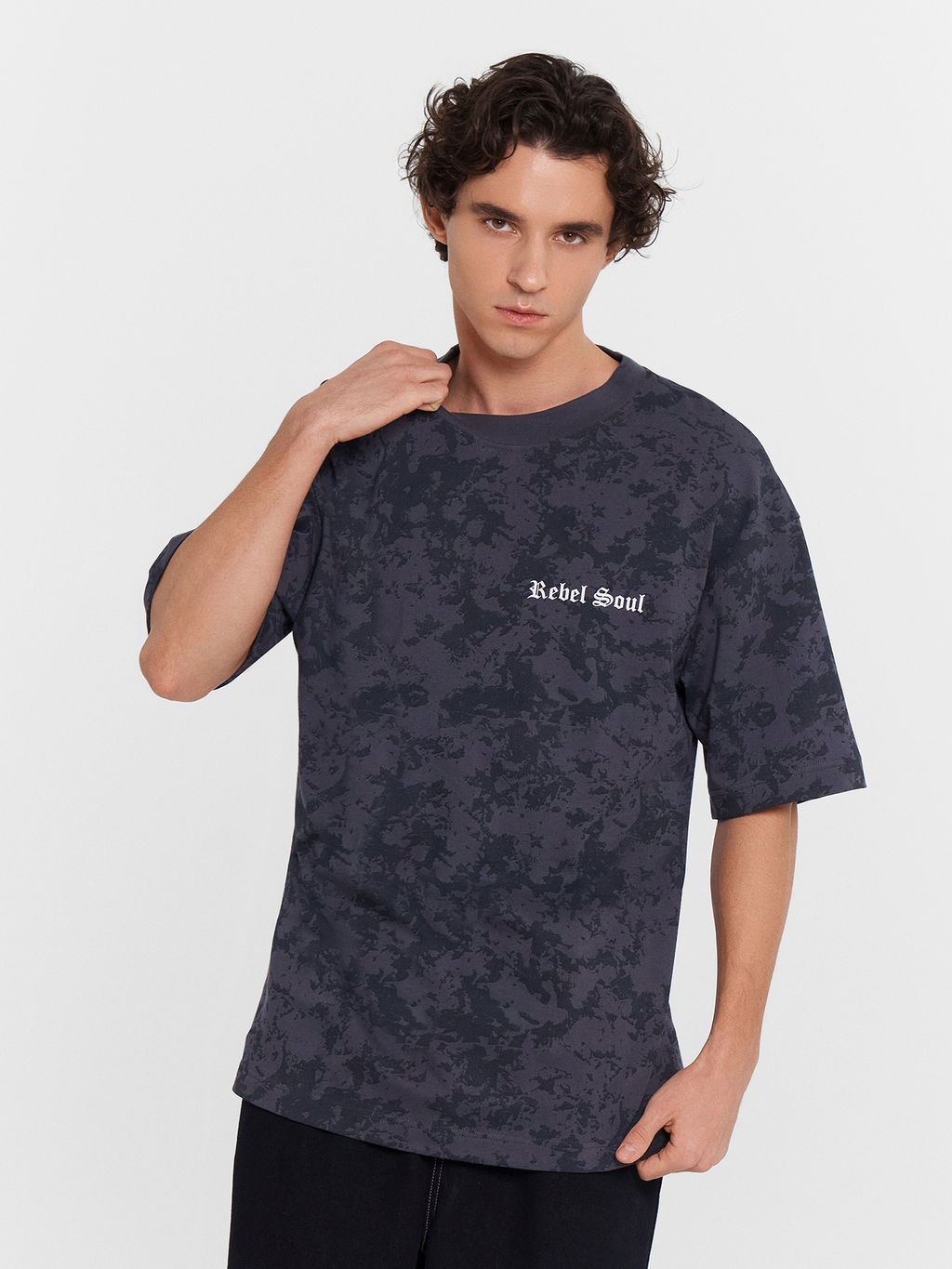 Футболка мужская серая с принтом и надписью "Rebel soul" миллитари варка на стали 111883