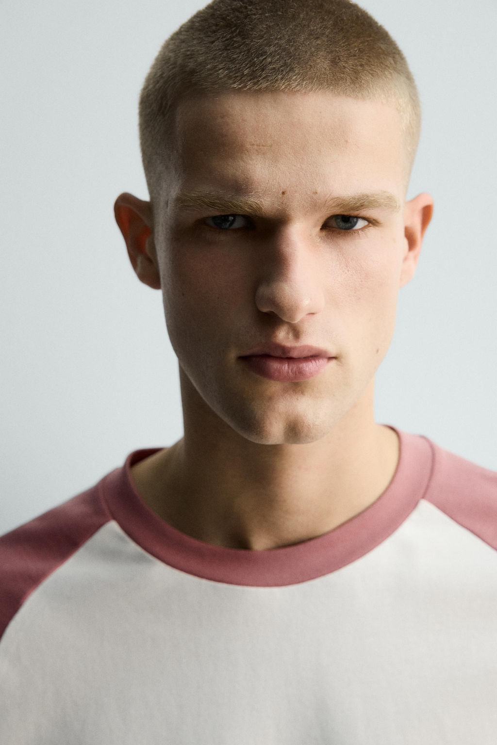 CAMISETA COLOR BLOCK / Blanco / Rosa