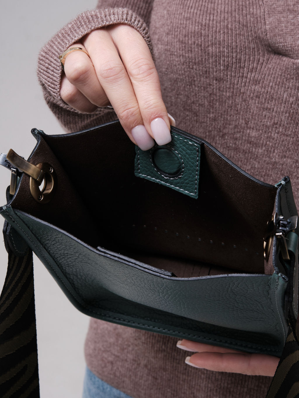 Сумка кожаная на плечо Azaro 30996 минт