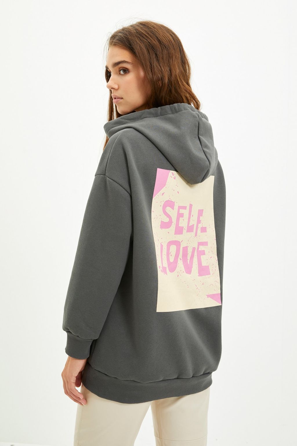 TRENDYOLMILLA Antrasit S?rt Bask? Detayl? Oversize/Genis Kal?p Kal?n Ici Polarl? Orme Sweatshirt TWOAW22SW0687  фото 9